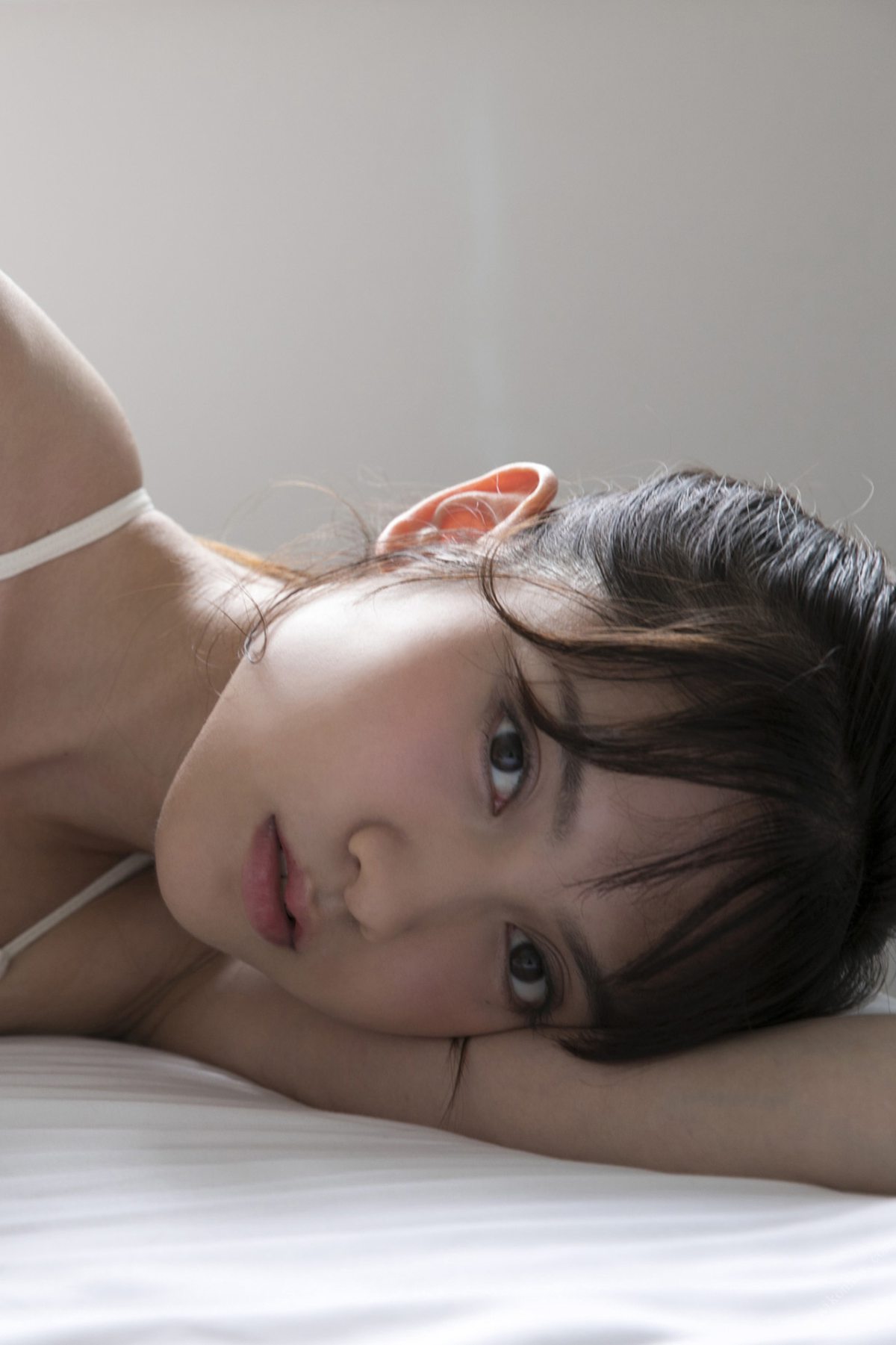 YOUNG Photobook 2019 05 28 Nashiko Momotsuki 桃月なしこ Nashiko Summer なしこＳｕｍｍｅｒ 000054 4607372580.jpg