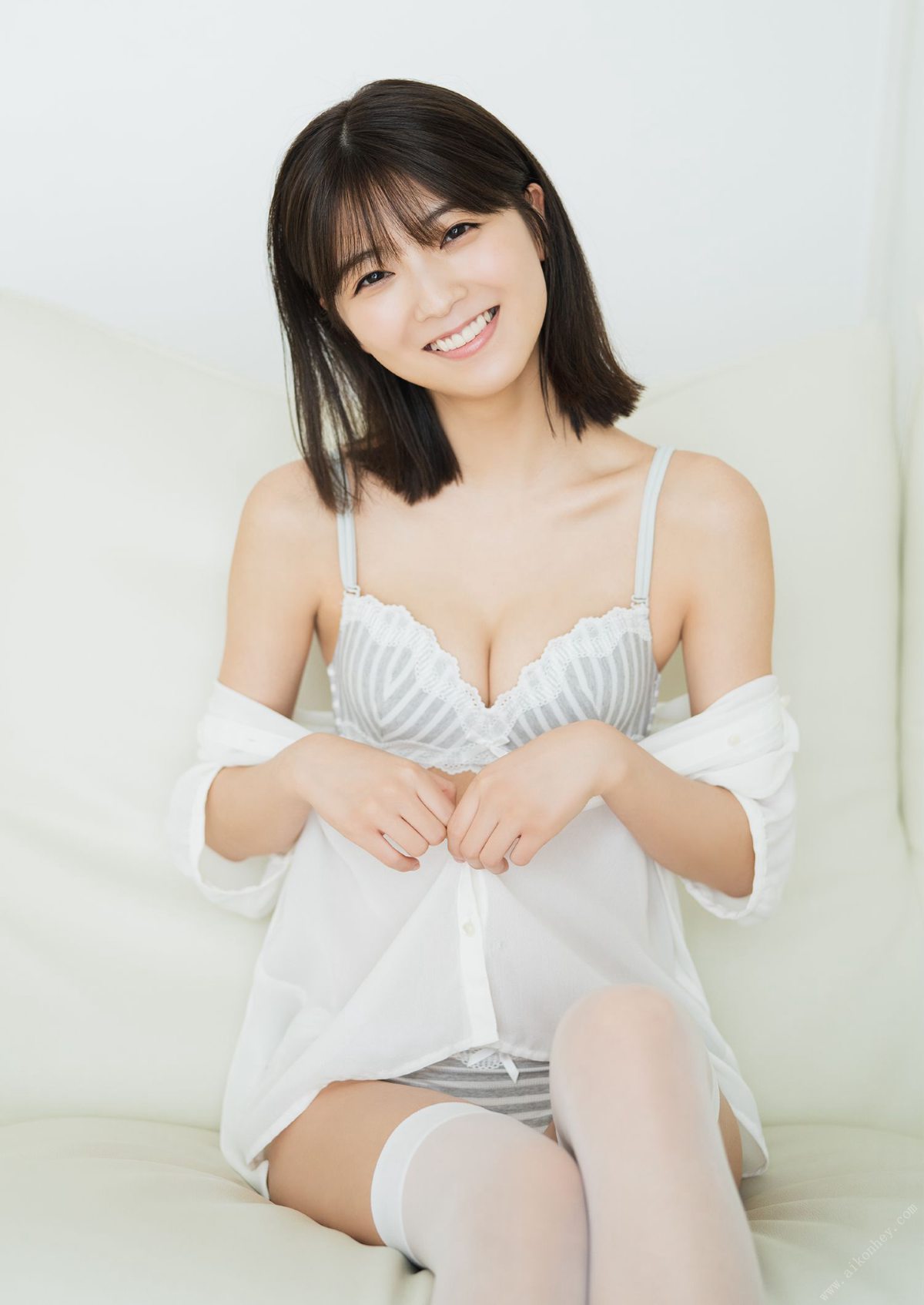 YJ Photobook 2021 09 02 Mio Kudo 工藤美桜 Wonder 不思議 0044 7009367325.jpg