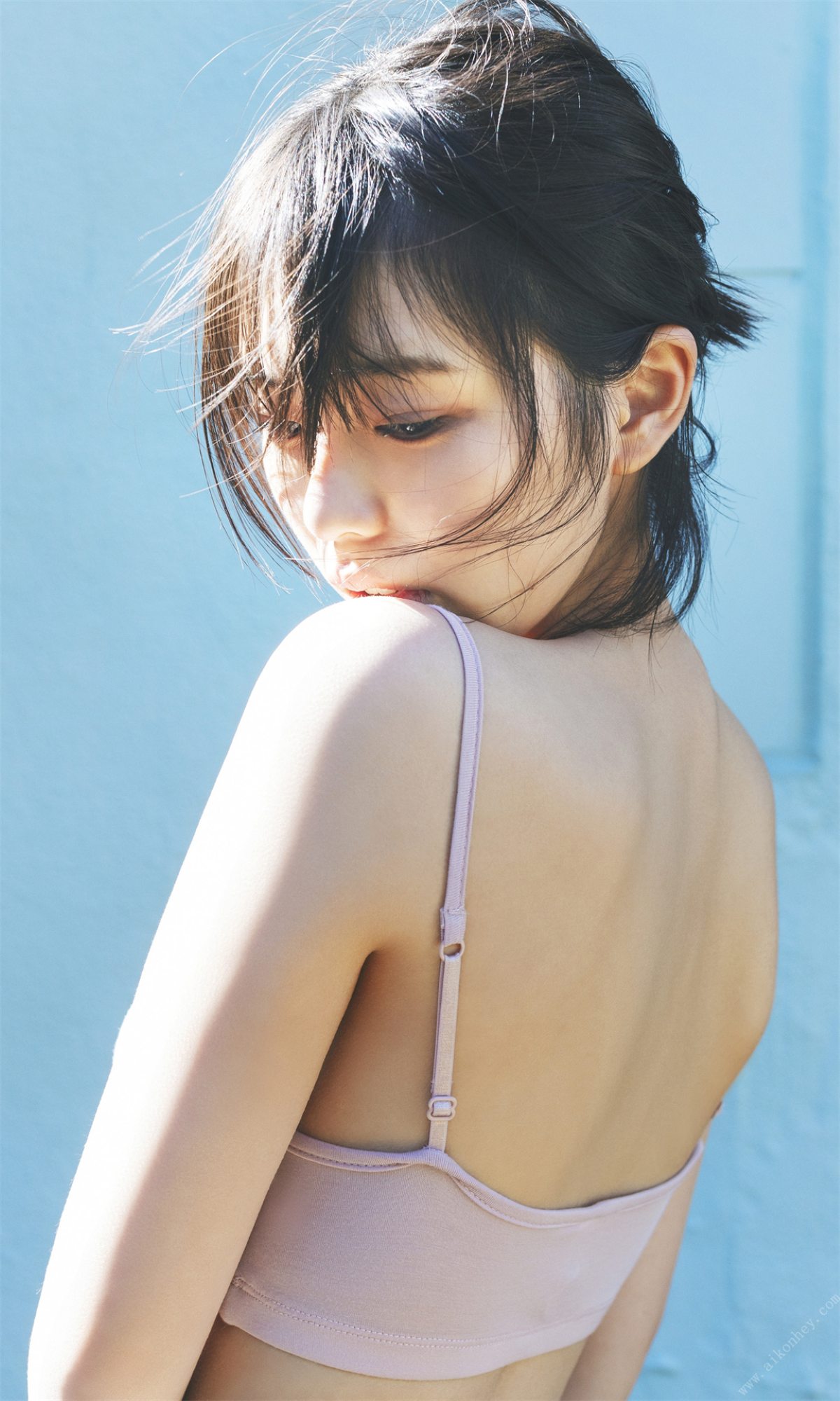 Weekly Photobook 2022 03 14 Hina Kikuchi 菊地姫奈 Harumeku honomeku 春めく、ほのめく 0004 8884200325.jpg