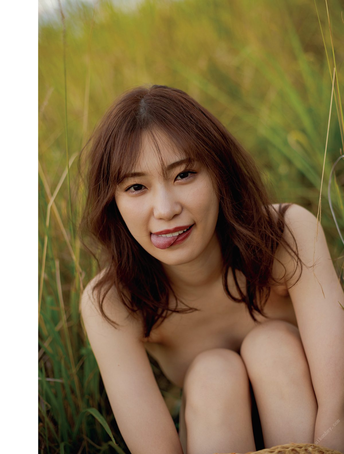 Photobook 2021 12 25 Akari Mitani 美谷朱里 Ravish 0000118 4592462677.jpg