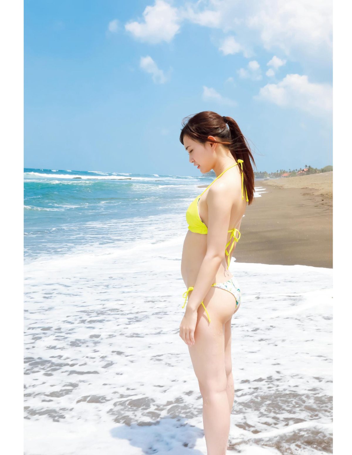 Photobook 2018 12 25 Akari Mitani 美谷朱里 1st Photobook Visual line 直視線 0013 9206191566.jpg