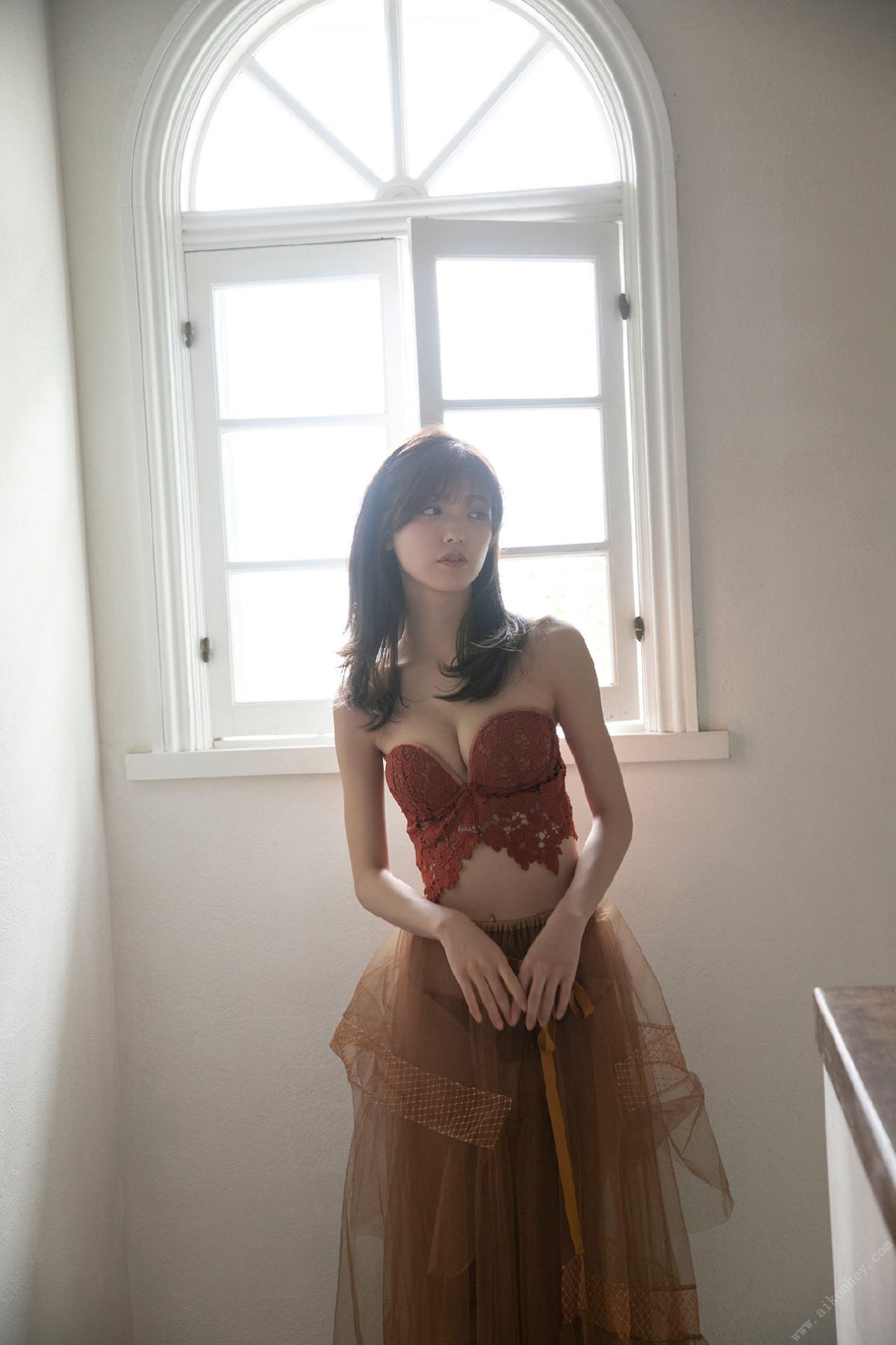 FRIDAY Digital Photobook 2021 06 23 Mio Kudo 工藤美桜 Blooms in adult color オトナ色に咲く B 00102 6676012354.jpg