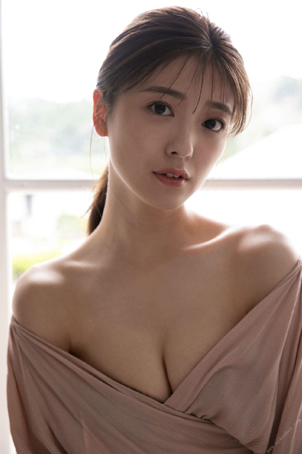 FRIDAY Digital Photobook 2021 06 23 Mio Kudo 工藤美桜 Blooms in adult color オトナ色に咲く B 00128 3578660809.jpg