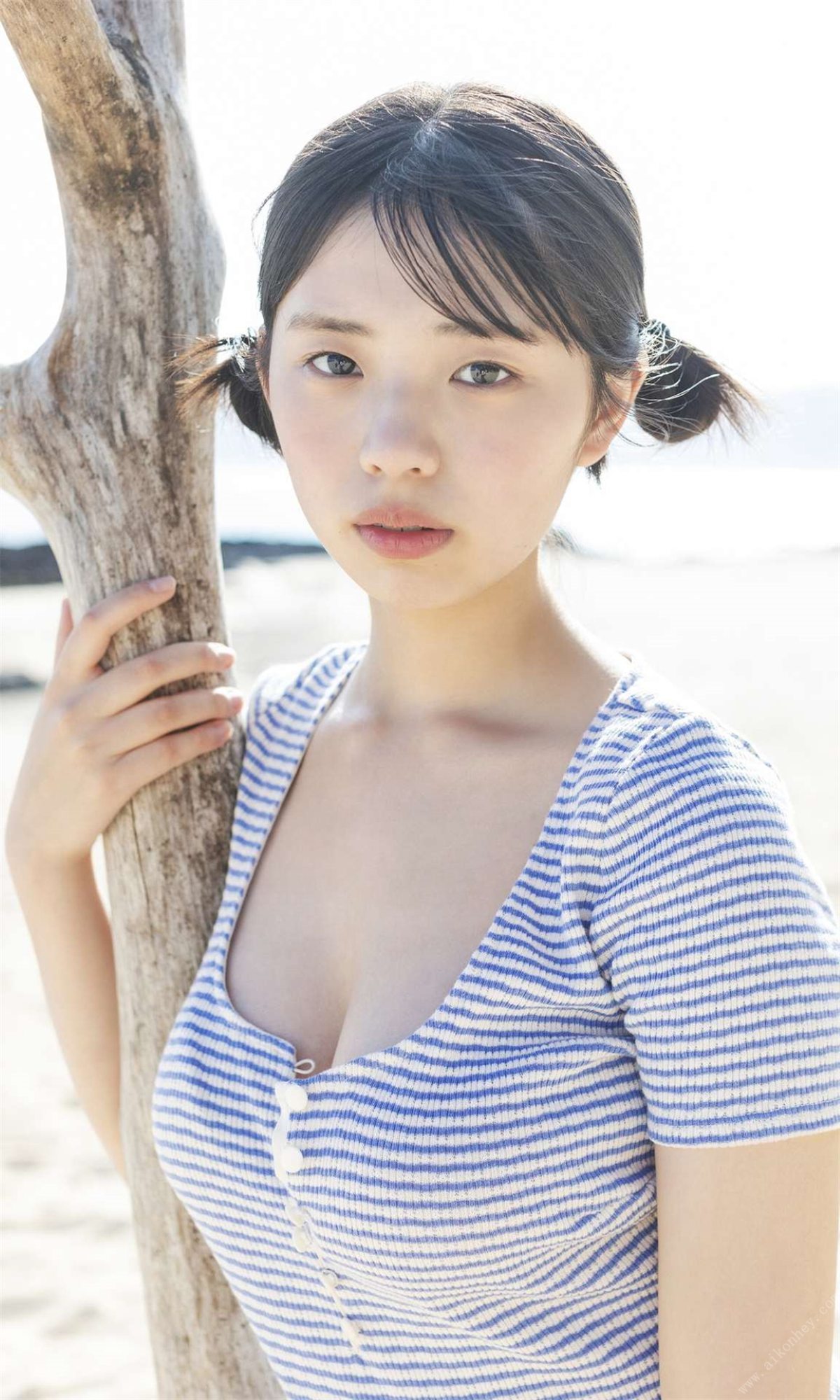 Weekly Photobook 2022 05 16 Hina Kikuchi 菊地姫奈 A Trip To Love  Prologue  好きになる旅 prologue 00004 9300453334.jpg