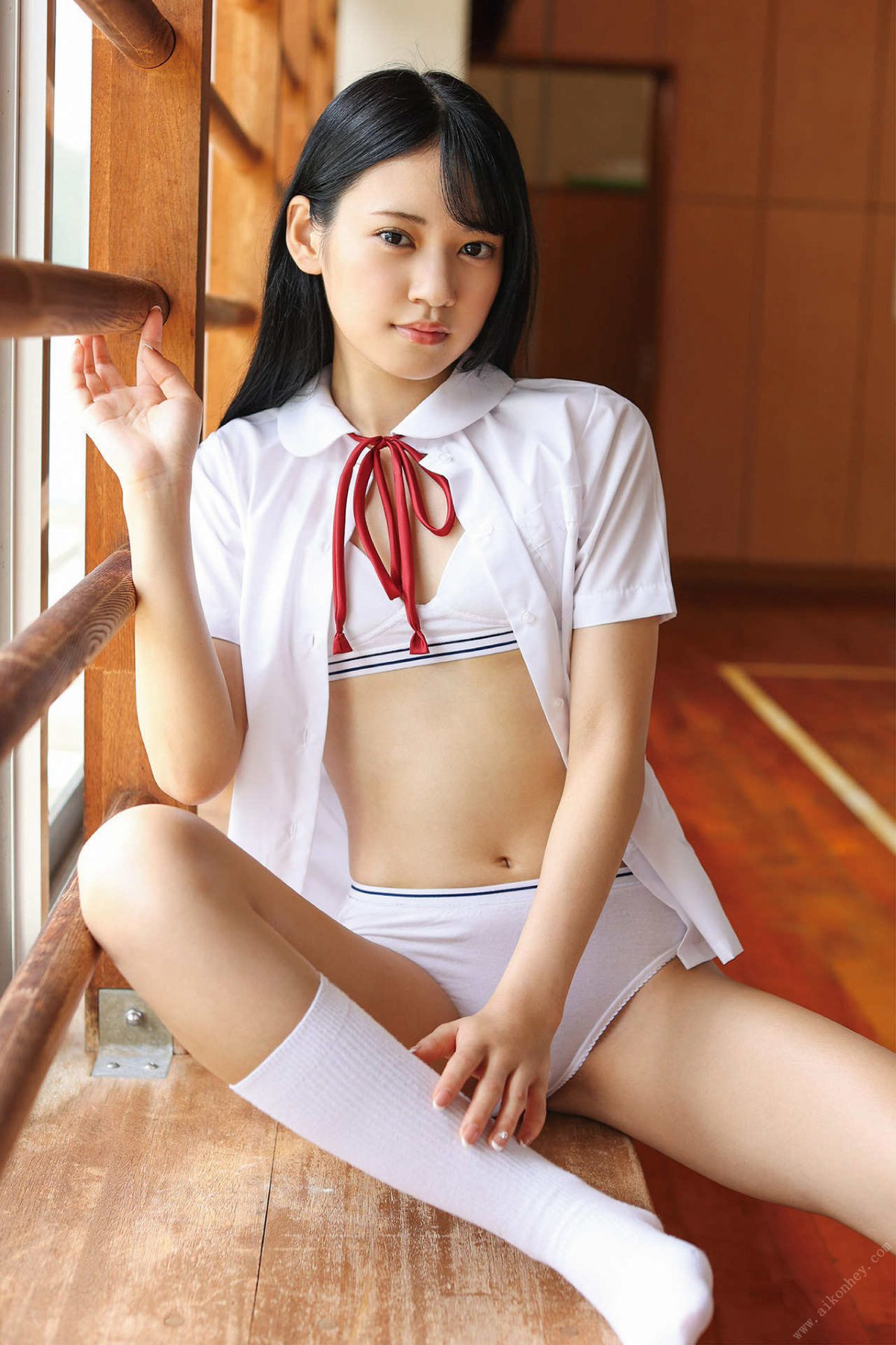 Photobook 2021 12 03 Umi Yatsugake 八掛うみ Be Fascinated By The Sea 海に見惚れて A 0053 9886188268.jpg