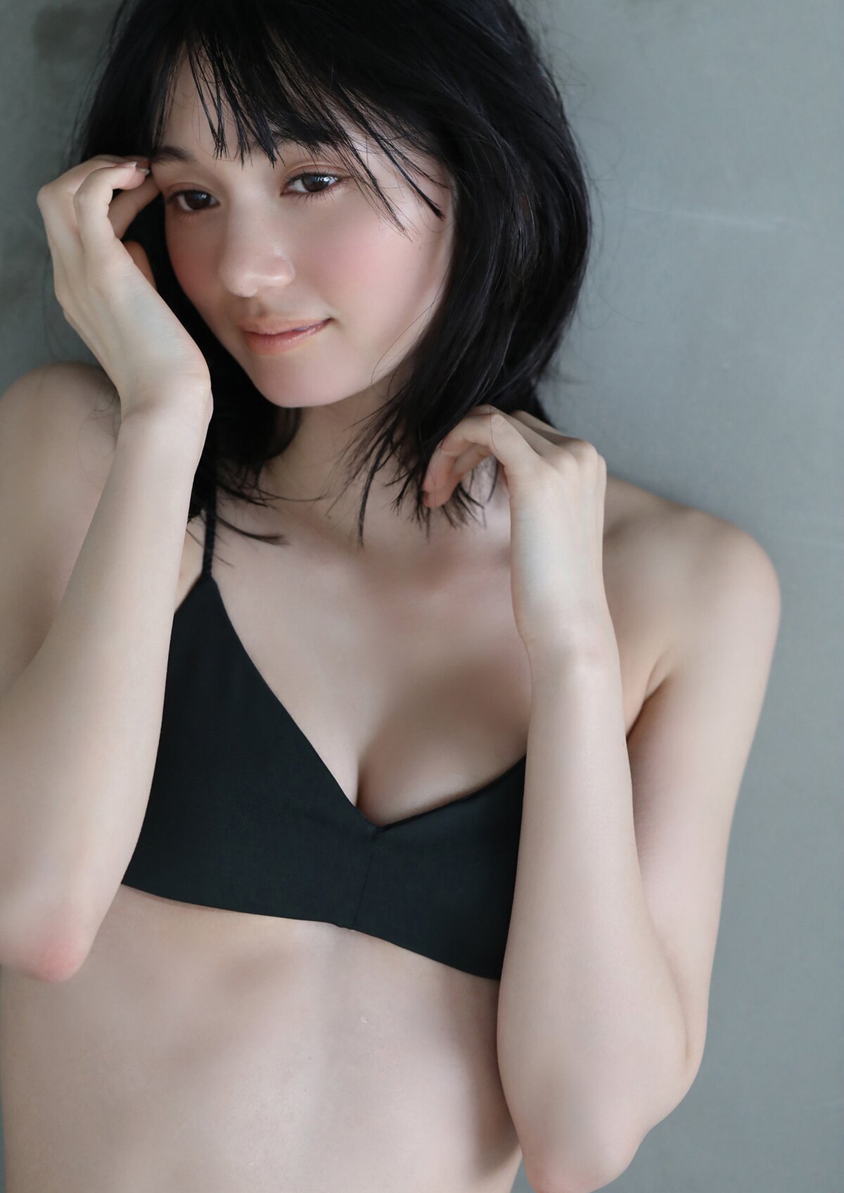 Photobook 2023 05 22 Fuka Kumazawa 熊澤風花 Kaze Kaoru Spisan Gravure Photo Book 0040 2360008926.jpg