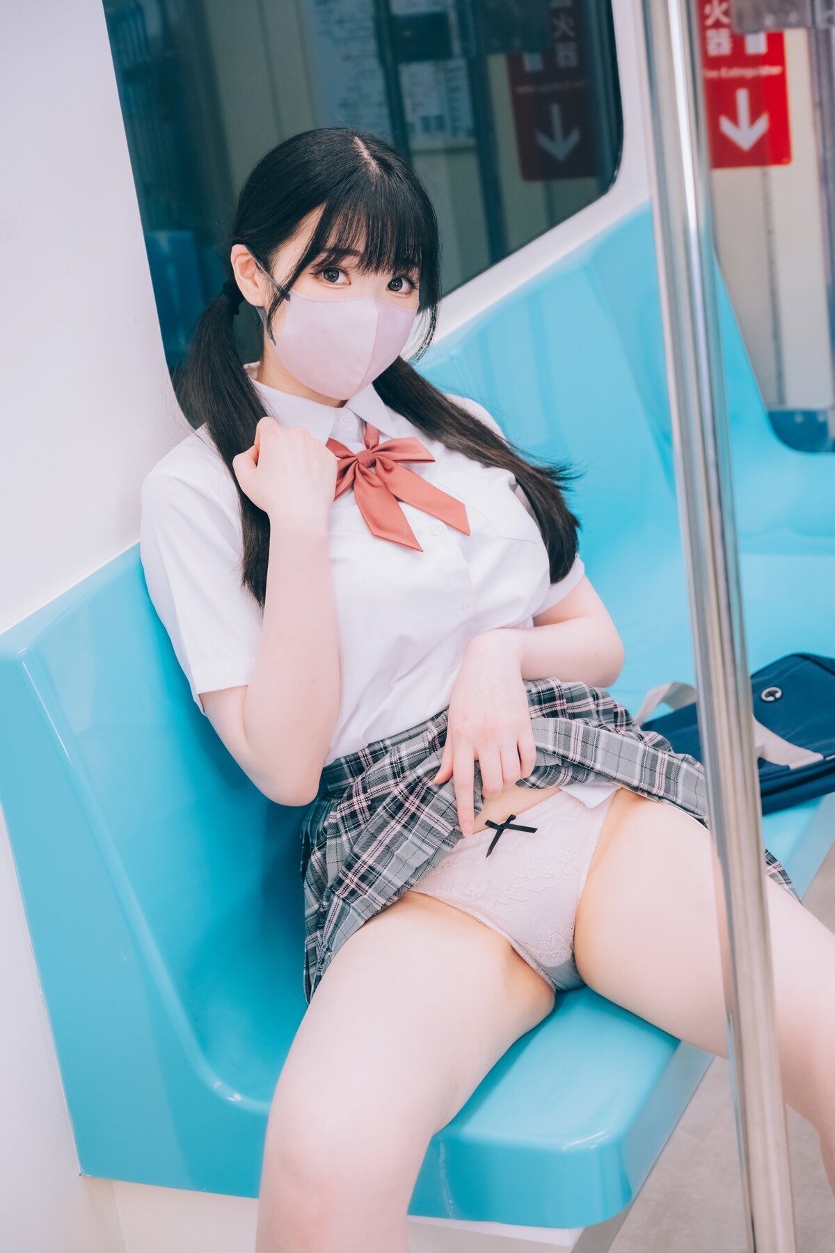 DL Version Photo Collection Shimo chan しもちゃんの Crush Train B 0006 6958996971.jpg