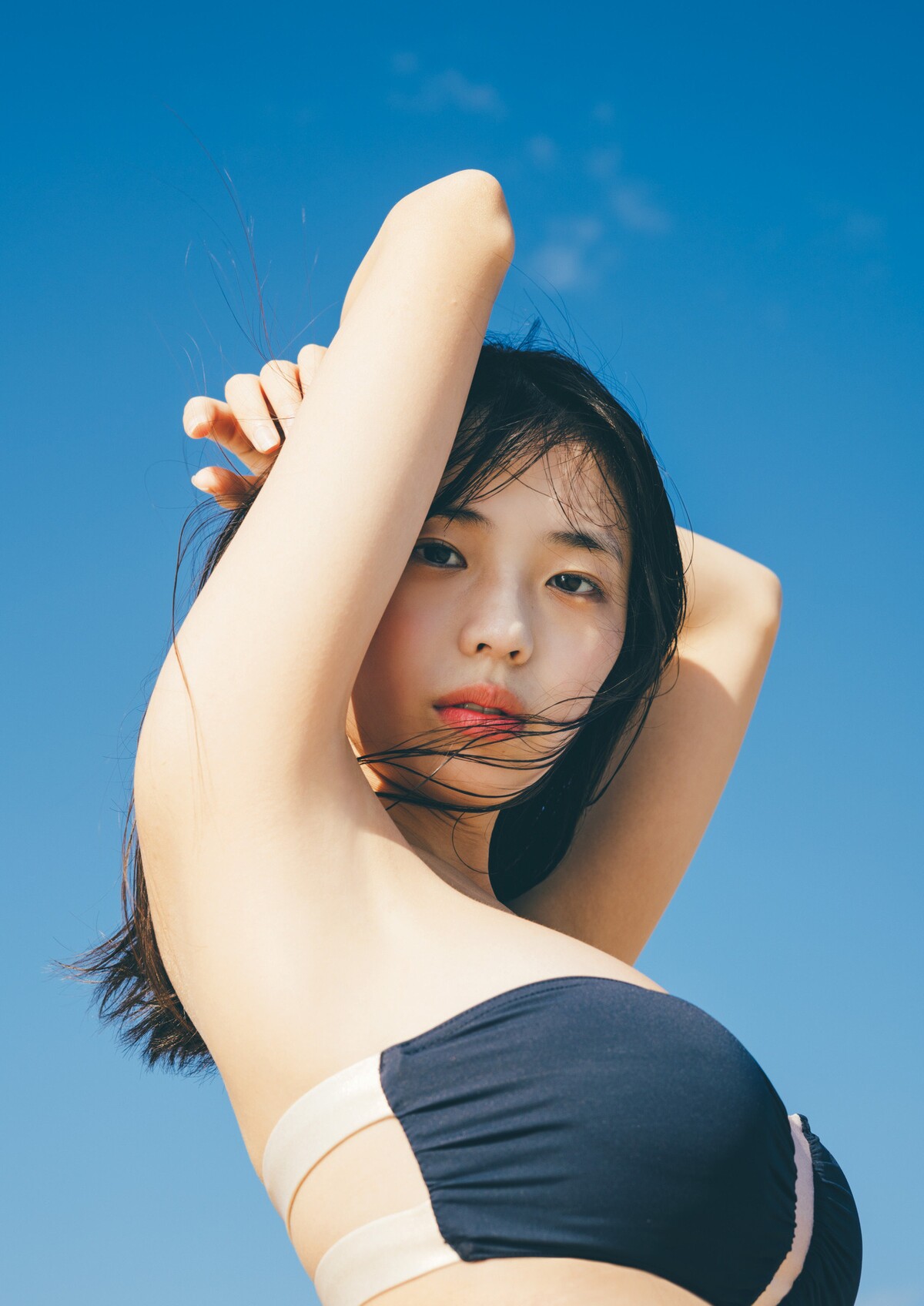 Photobook Hina Kikuchi 菊地姫奈 Photobook Moment A 0046 3757498683.jpg