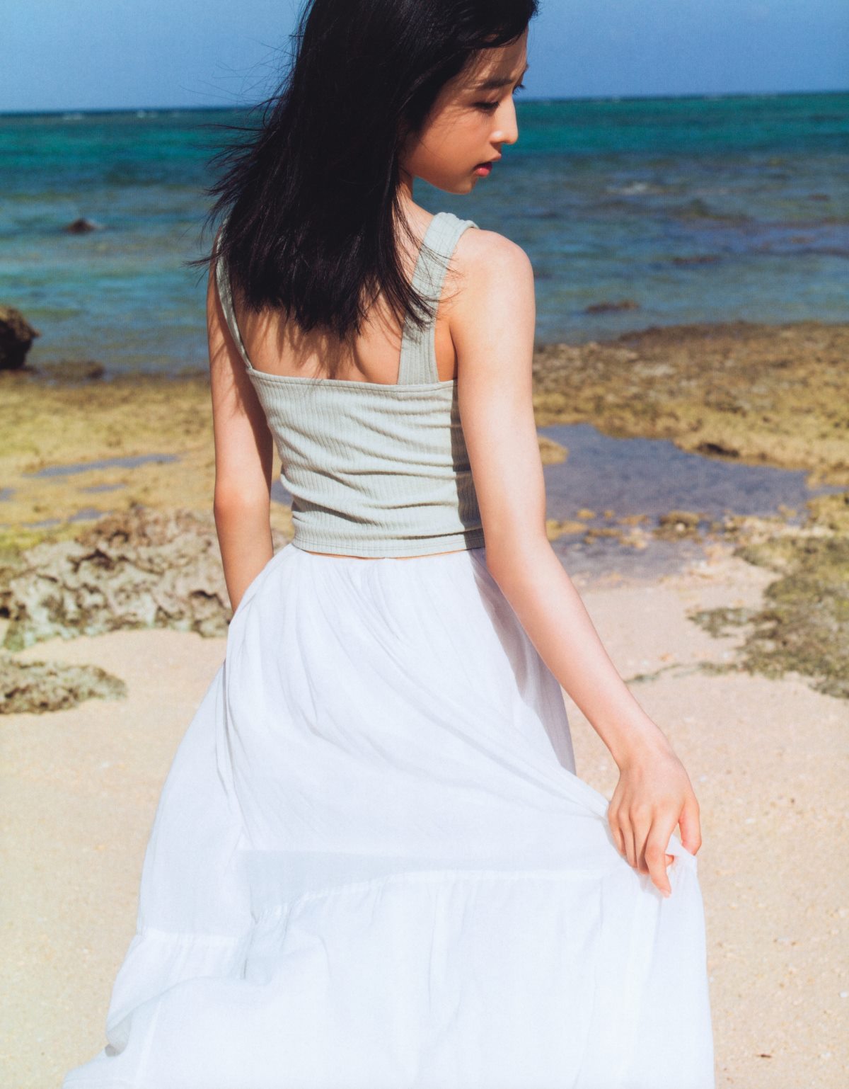 Photobook Yui Oguri 小栗有以 1st Photobook From the day I met you 君と出逢った日から 2022 01 18 0031 5937981266.jpg