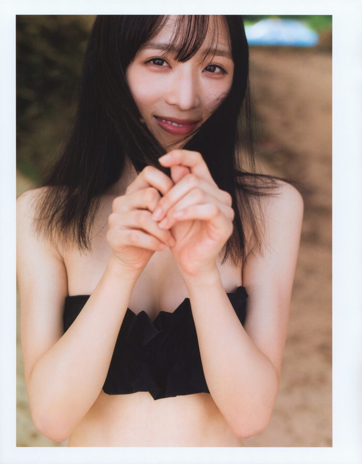 Photobook Yui Oguri 小栗有以 1st Photobook From the day I met you 君と出逢った日から 2022 01 18 0042 6679739224.jpg