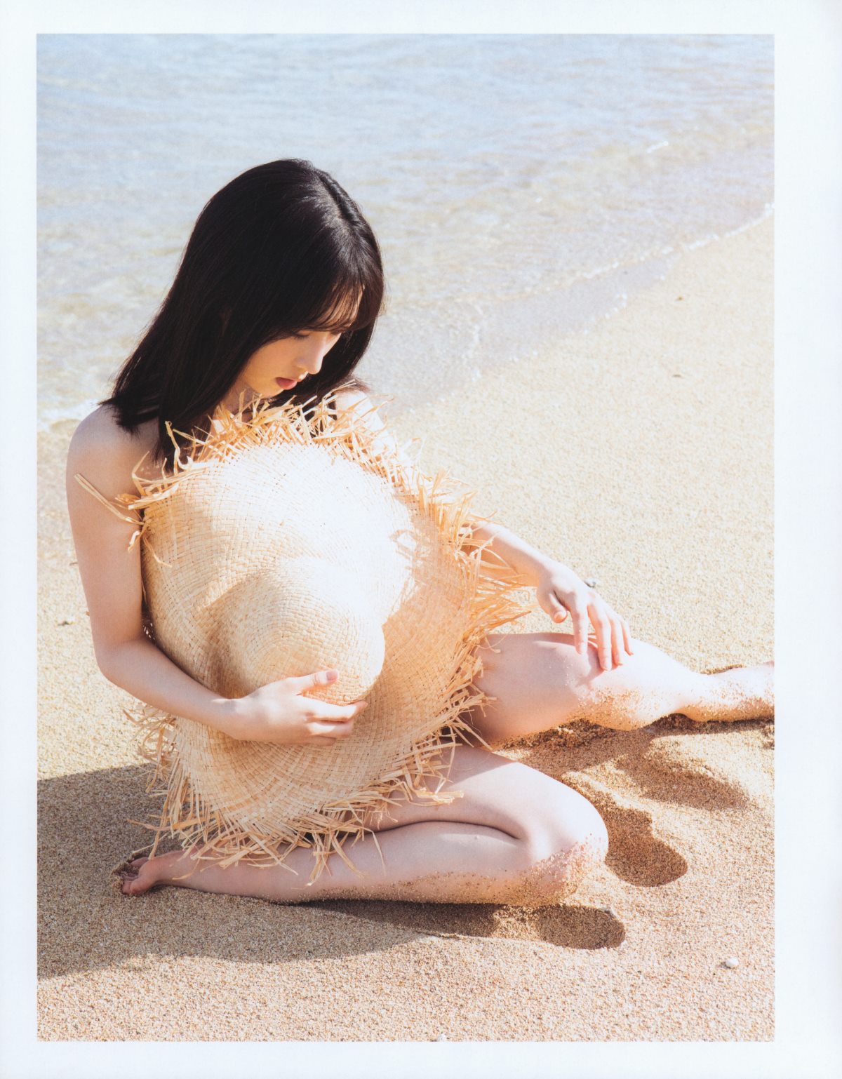 Photobook Yui Oguri 小栗有以 1st Photobook From the day I met you 君と出逢った日から 2022 01 18 0044 4799278169.jpg