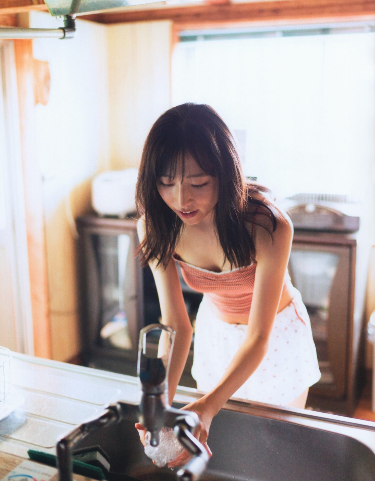 Photobook Yui Oguri 小栗有以 1st Photobook From the day I met you 君と出逢った日から 2022 01 18 0069 7636915641.jpg