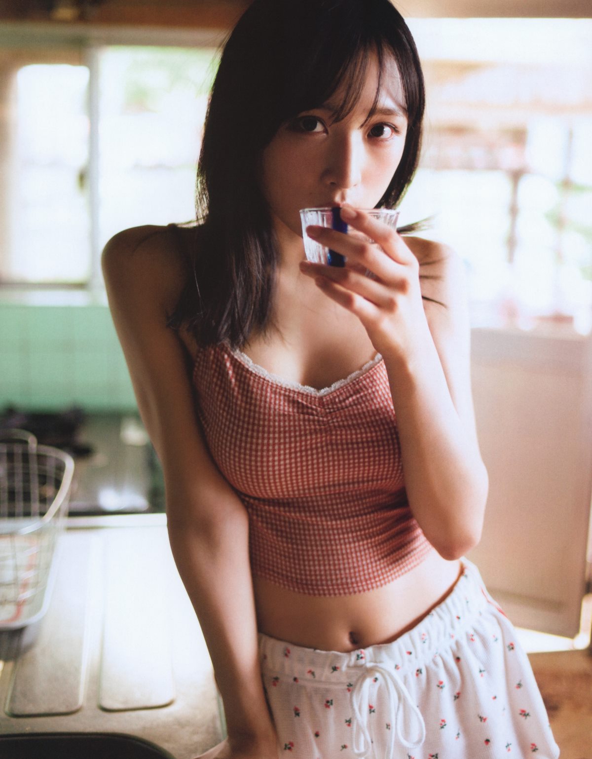 Photobook Yui Oguri 小栗有以 1st Photobook From the day I met you 君と出逢った日から 2022 01 18 0070 4909327012.jpg