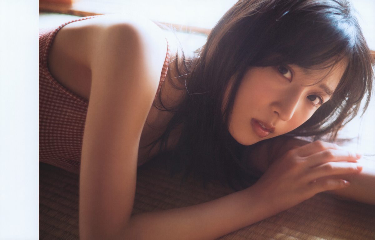 Photobook Yui Oguri 小栗有以 1st Photobook From the day I met you 君と出逢った日から 2022 01 18 0074 2668563681.jpg