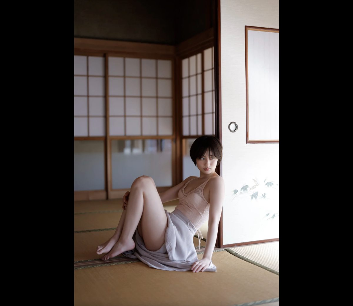 FRIDAY Kazusa Okuyama 奥山かずさ Monthly Girl 010 マンスリーガール010 2022 03 30 0056 6946043520.jpg