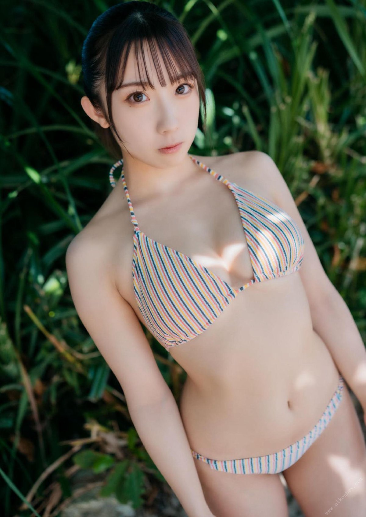 Photobook Momo Taiga 大河もも Vibrant  2021 12 28 B 0002 2237754674.jpg