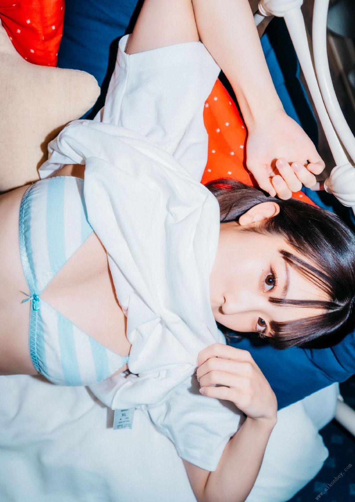 Photobook Momo Taiga 大河もも Vibrant  2021 12 28 B 0075 9154681702.jpg