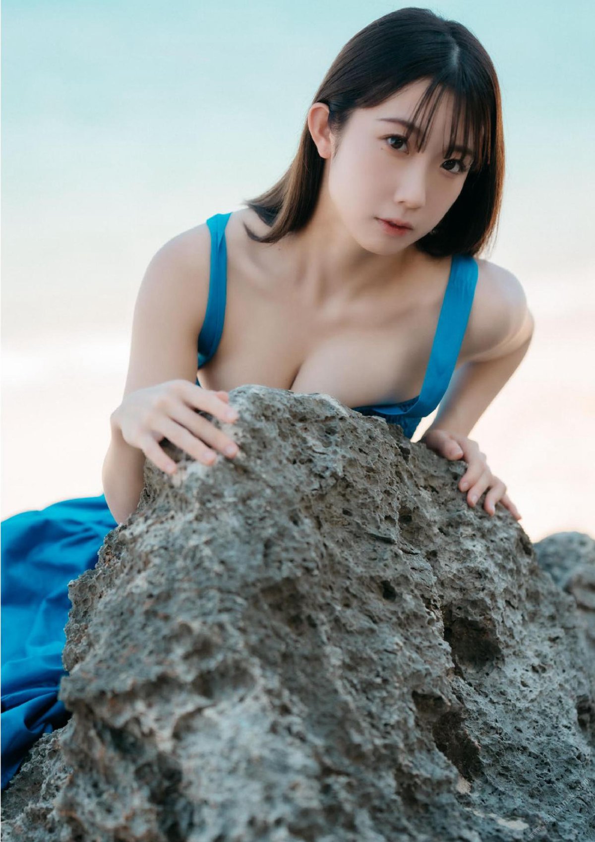 Photobook Momo Taiga 大河もも Vibrant  2021 12 28 A 0016 9934559226.jpg