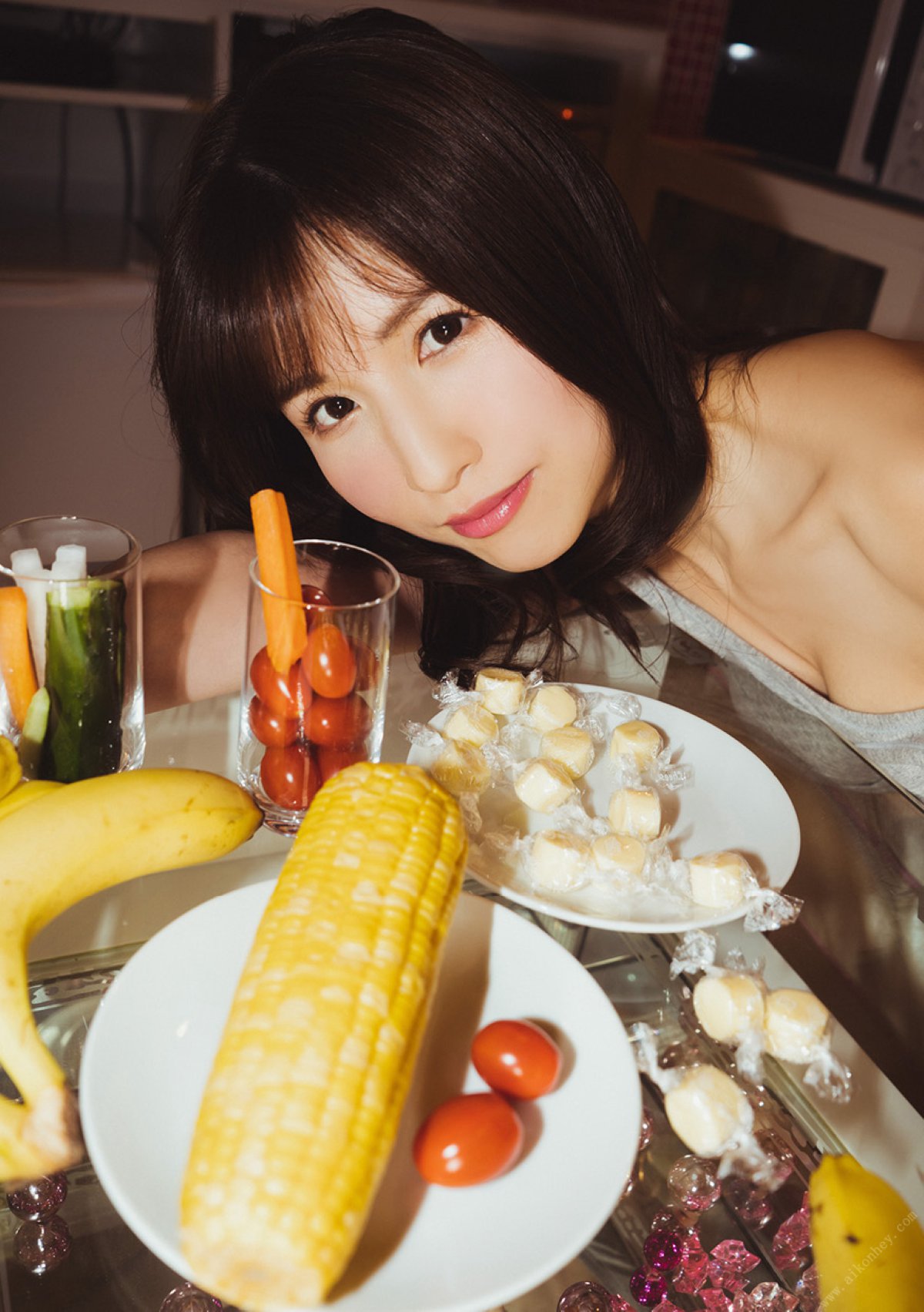 Photobook Momo Sakura 桜空もも Escape 2022 06 10 0035 5789607890.jpg