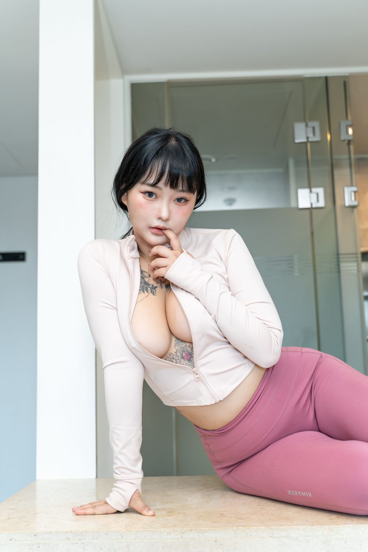 Jeon Bo Yeon 전보연 Nude Leggings 0021 6276824386.jpg