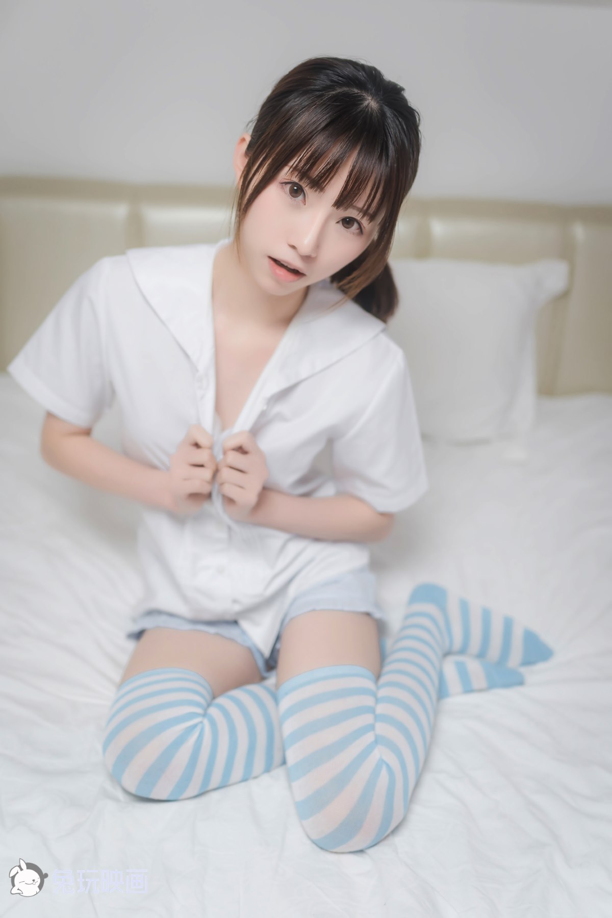 Coser@兔玩映画 Vol 049 蓝白条纹袜 0015 9820736986.jpg