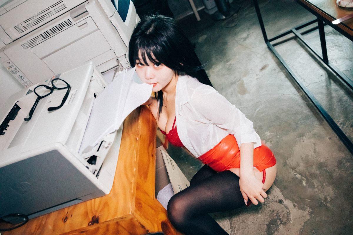 Loozy Zia 지아 Office slave B 0037 5869399468.jpg