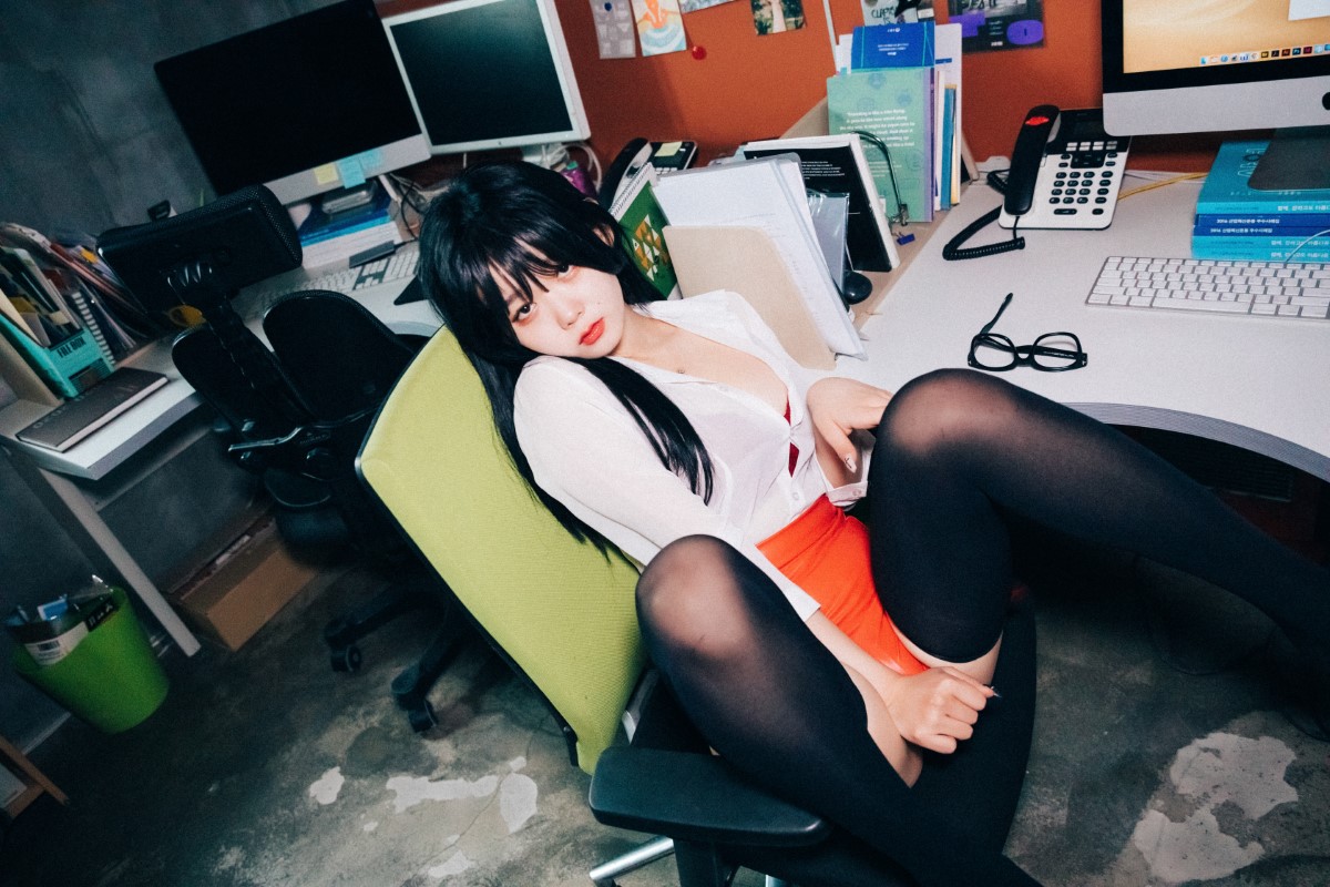 Loozy Zia 지아 Office slave A 0013 9859431203.jpg