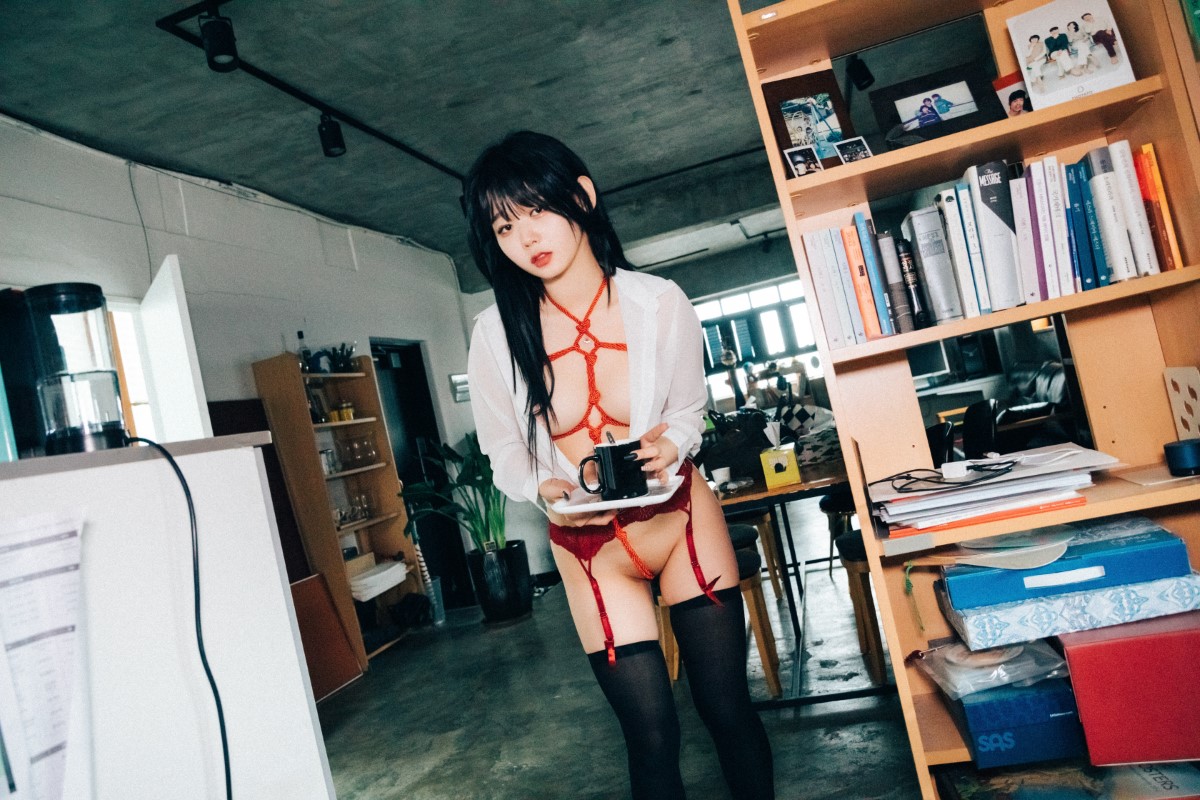 Loozy Zia 지아 Office slave A 0095 9086315016.jpg