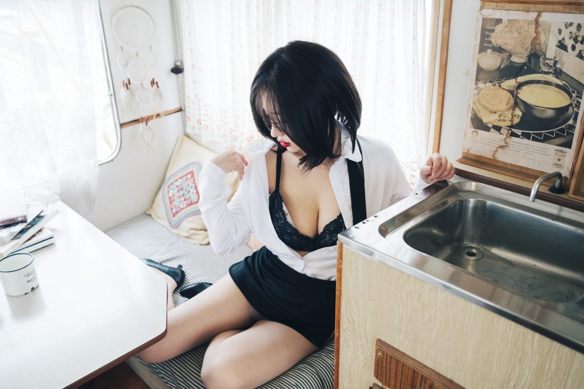 Loozy Officegirls Vacation Vol 2 Son Ye Eun 손예은 0010 7458611793.jpg