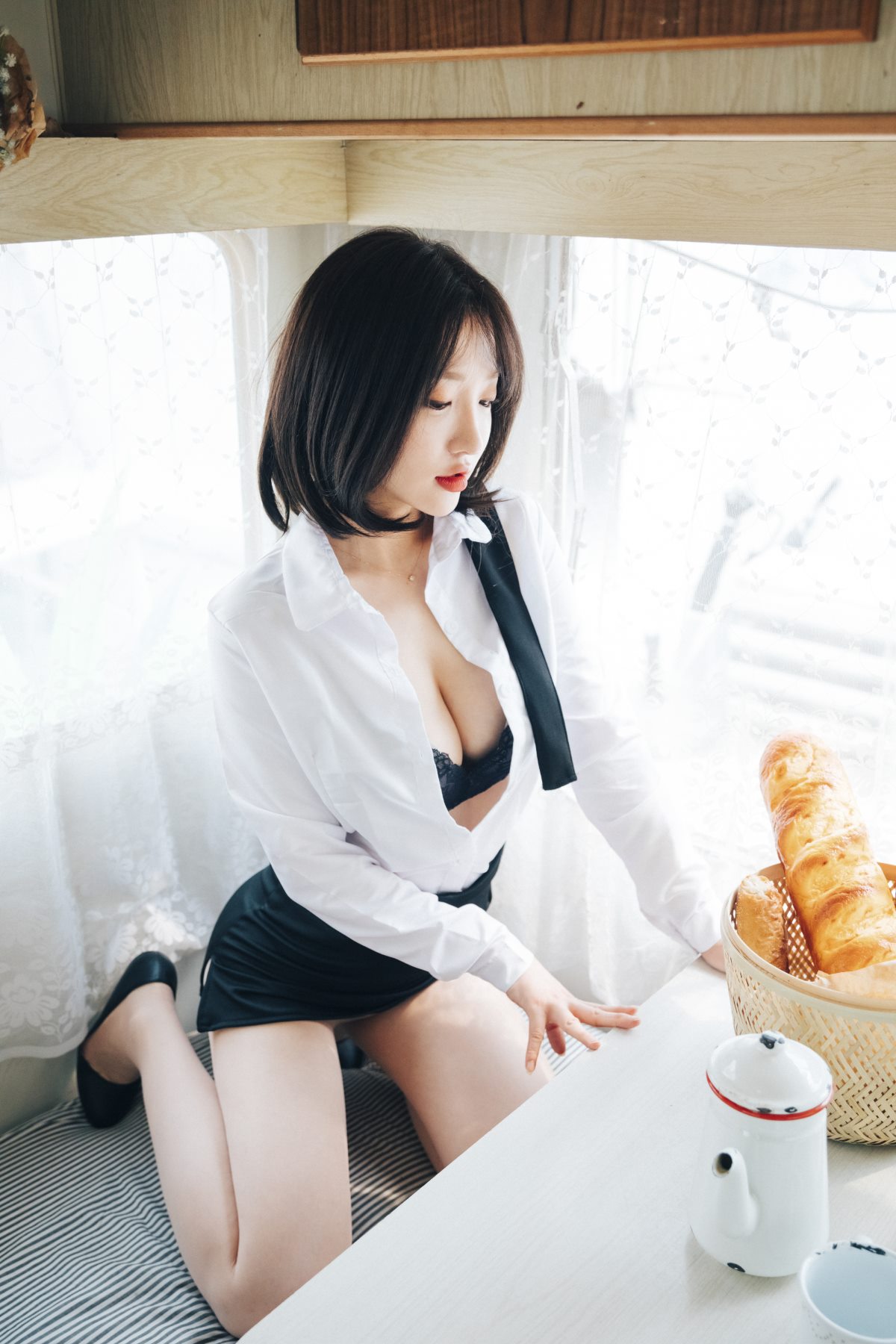 Loozy Officegirls Vacation Vol 2 Son Ye Eun 손예은 0016 7450364349.jpg