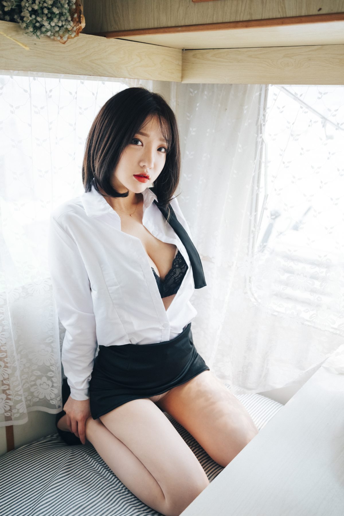 Loozy Officegirls Vacation Vol 2 Son Ye Eun 손예은 0018 9483449495.jpg