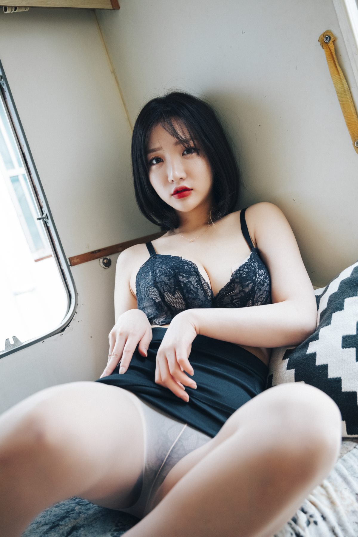 Loozy Officegirls Vacation Vol 2 Son Ye Eun 손예은 0064 9393316031.jpg