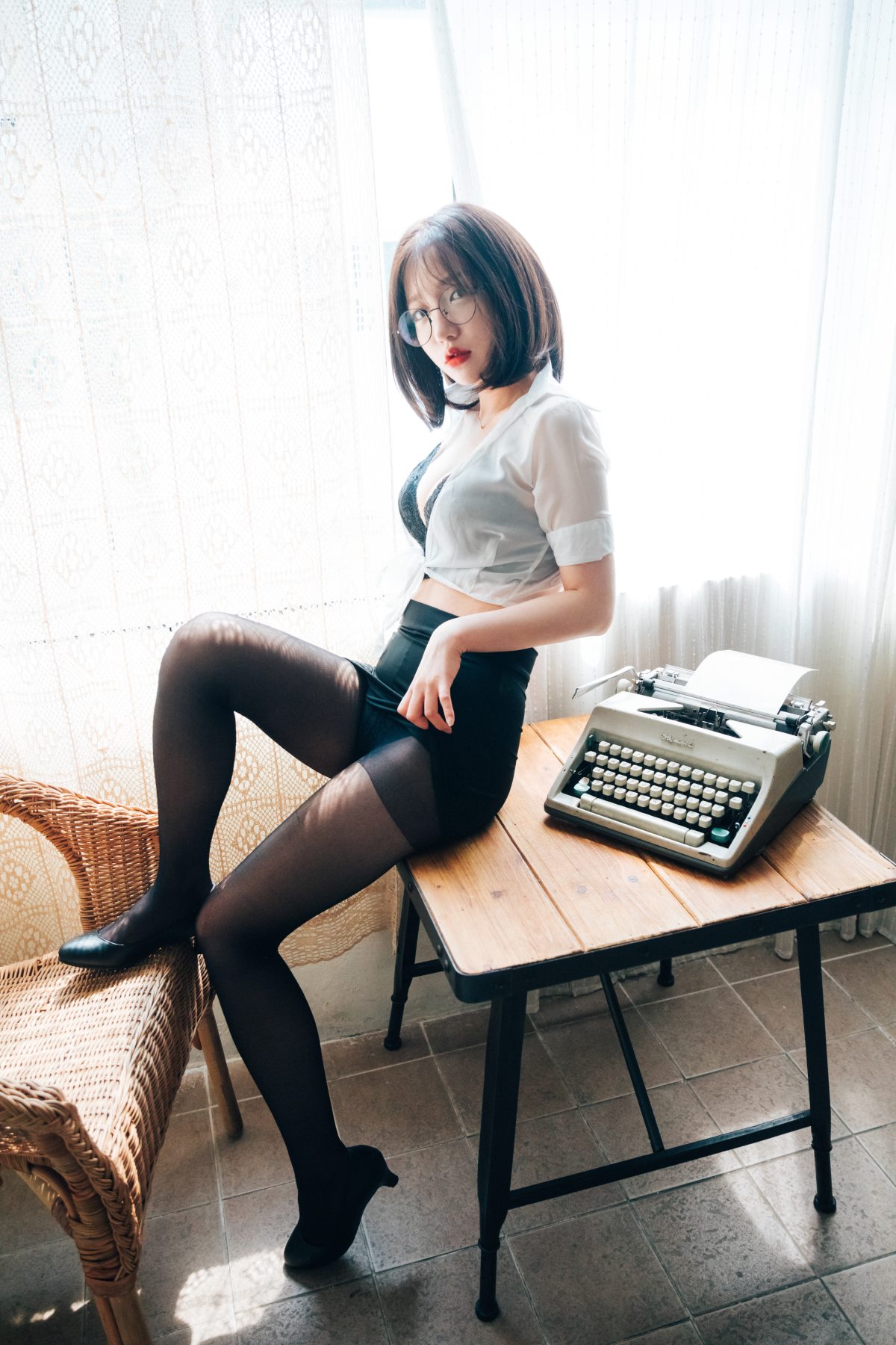 Loozy Officegirls Vacation Vol 1 Son Ye Eun 손예은 0051 4302789346.jpg