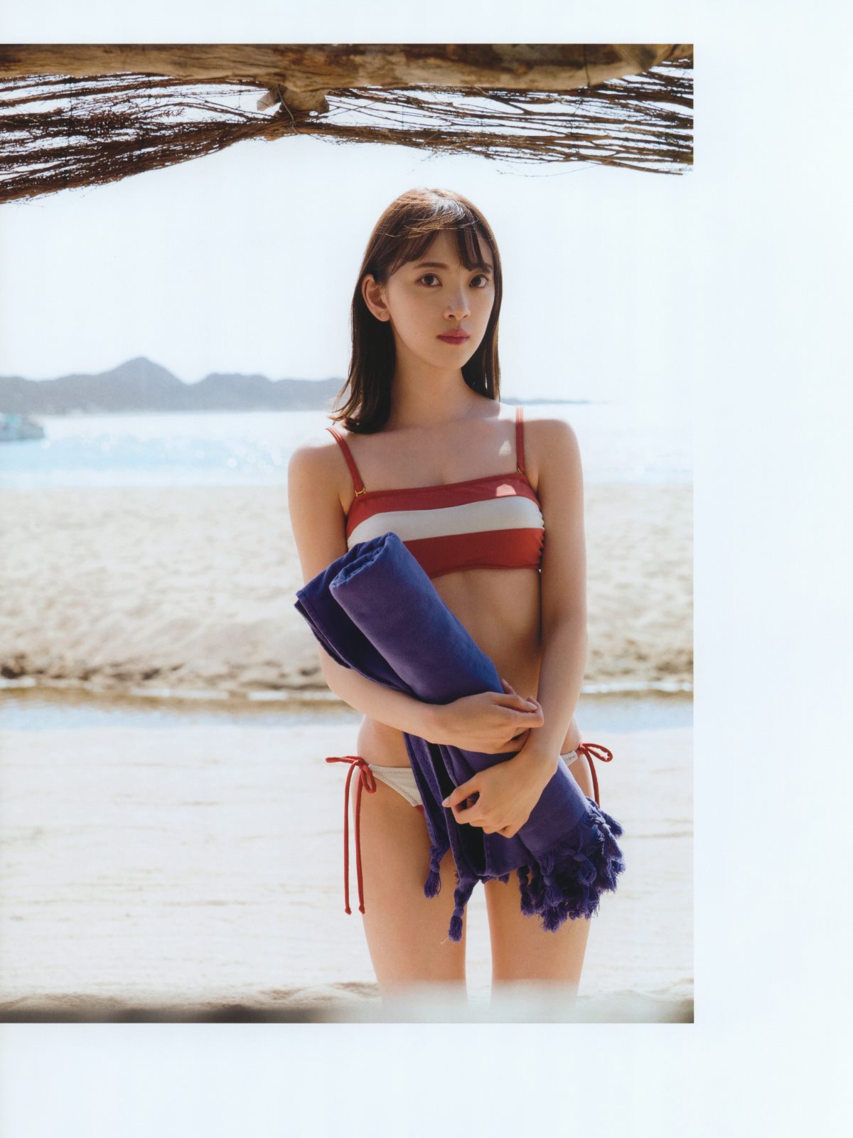 Photobook 堀未央奈 2nd写真集 いつかの待ち合わせ場所 0064 2235094599.jpg