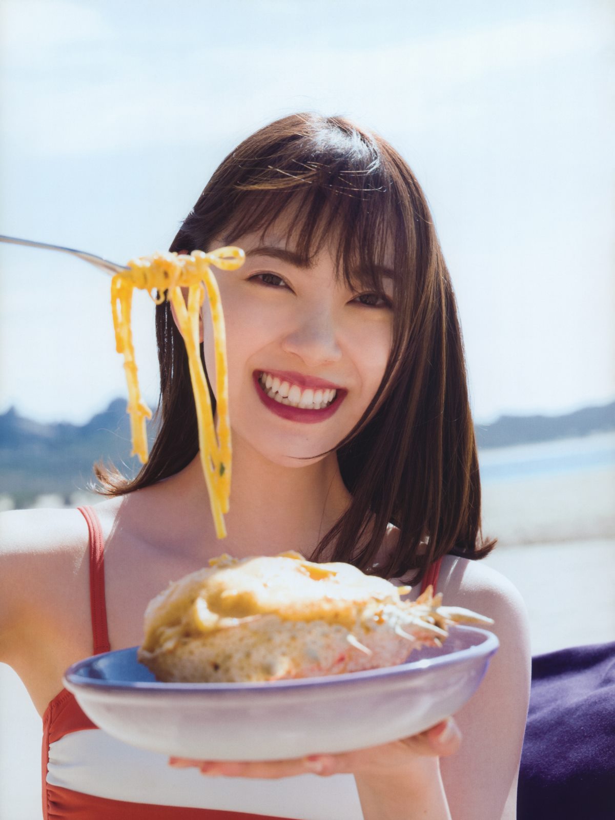 Photobook 堀未央奈 2nd写真集 いつかの待ち合わせ場所 0071 1259119615.jpg