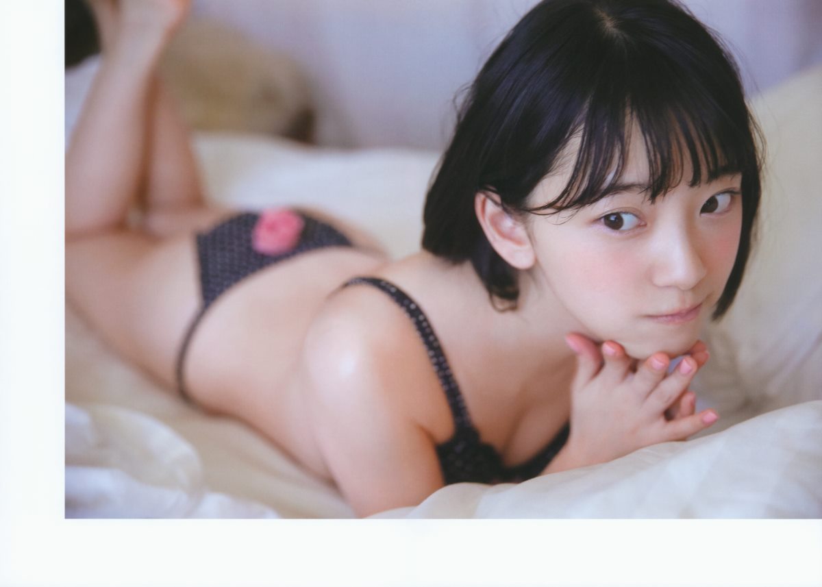 Photobook 堀 未央奈1st写真集 君らしさ 0064 8244404545.jpg