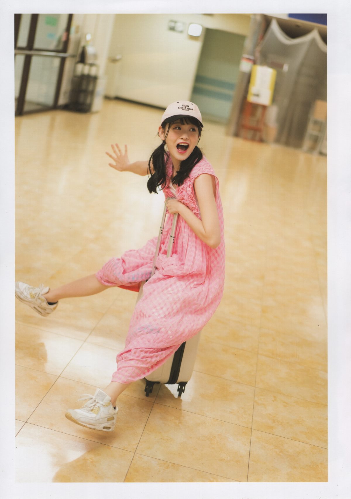 Photobook Yui Yokoyama 横山結衣 1st Photobook Immature Light 未熟な光 2021 02 22 0065 1878172494.jpg