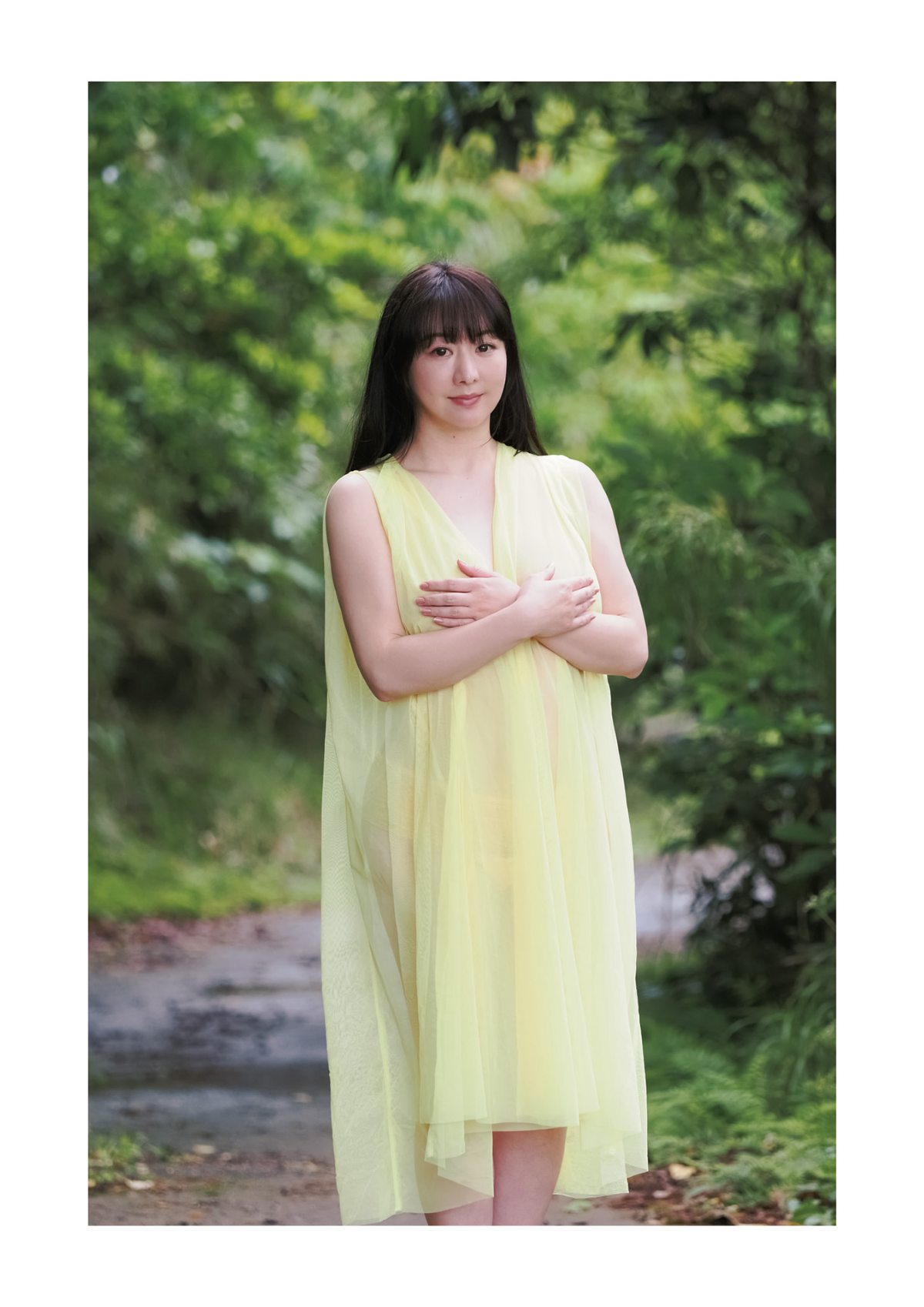 Photobook Rieko Ayumi 歩りえこ 1st Photobook SPHERE スフィア 2022 07 08 0065 8620463072.jpg