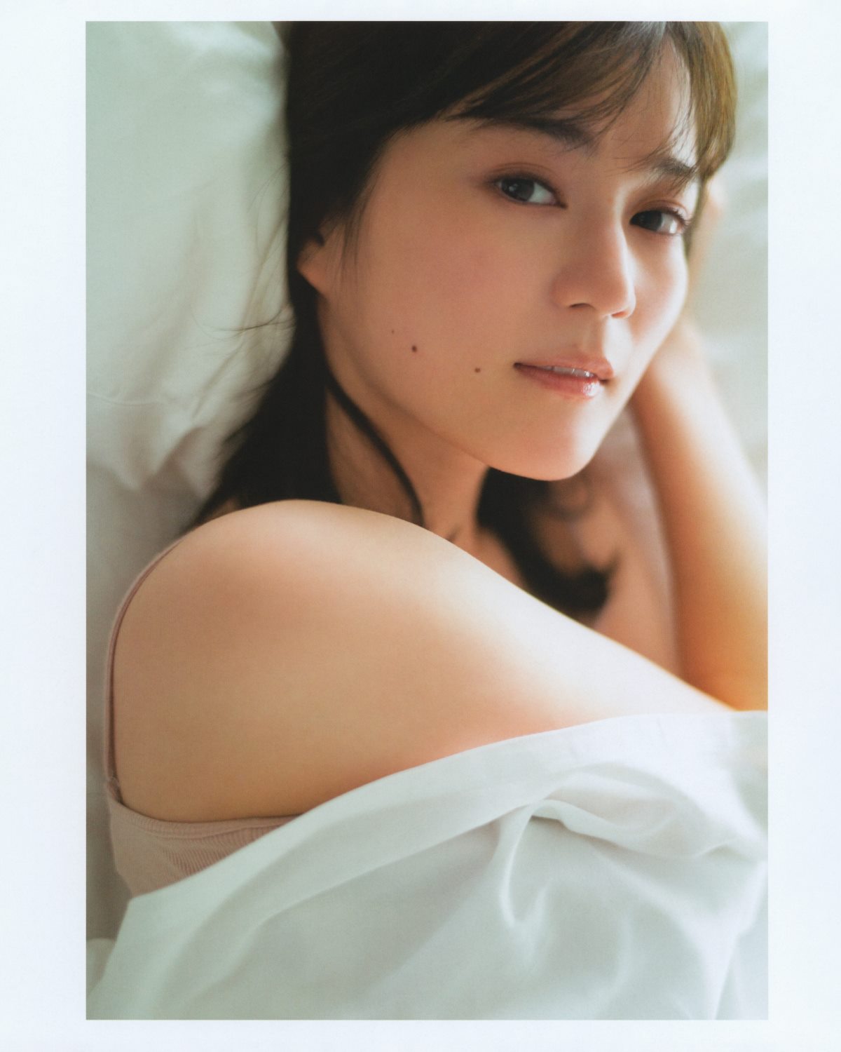 Photobook 生田絵梨花 乃木坂46卒業記念メモリアルブック カノン 0013 0786840710.jpg