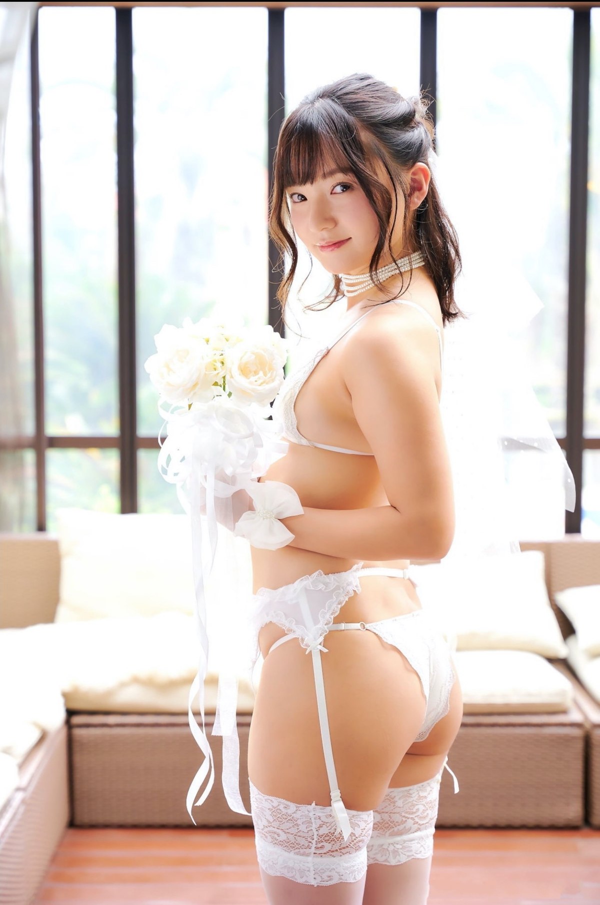 Photobook Ayana Nishinaga 西永彩奈 Mode Flash Of Love A 0045 8619931174.jpg