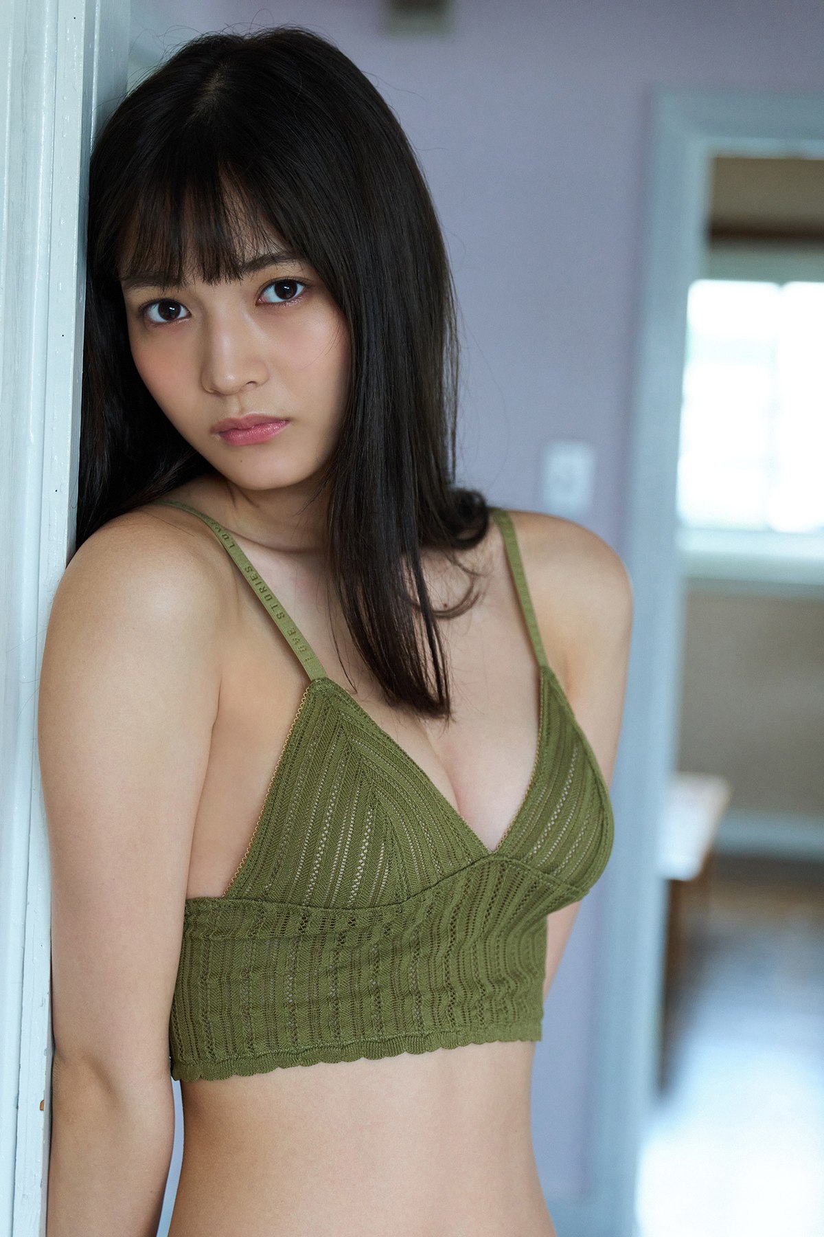 Platinum FLASH Photobook 2021 11 19 Nanako Kurosaki 黒嵜菜々子 18 Years Old 0026 9455461247.jpg