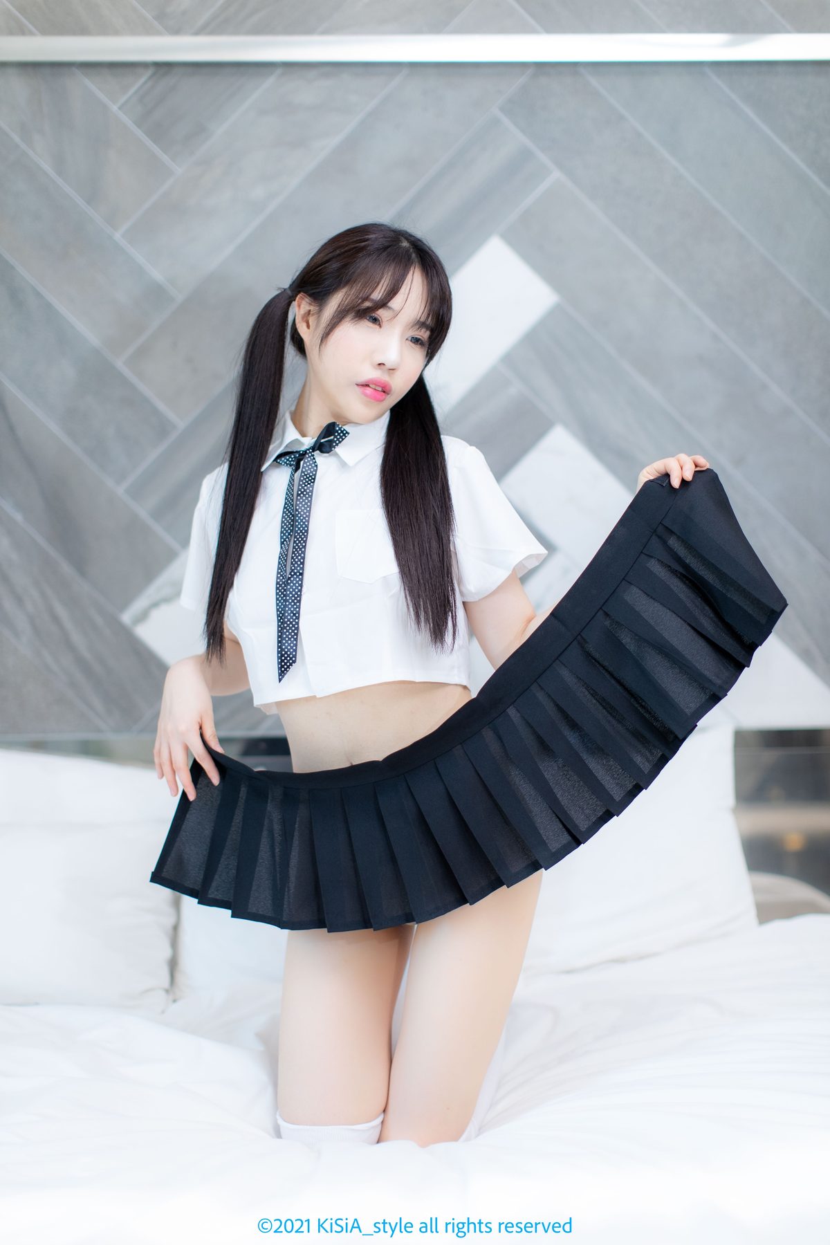 KiSiA Eunha 은하 ft Schoolgirl 0011 7520426899.jpg