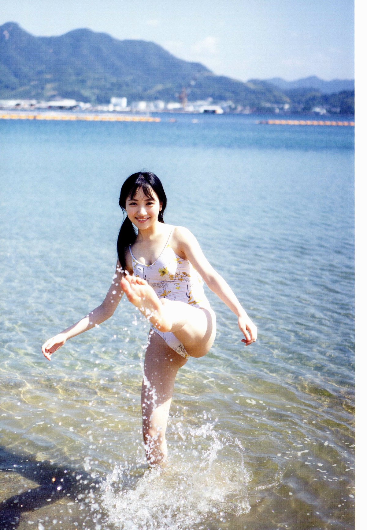 Photobook 2020 12 02 Chiho Ishida 石田千穂 1st Photobook Lemon Season A 0015 5462576639.jpg