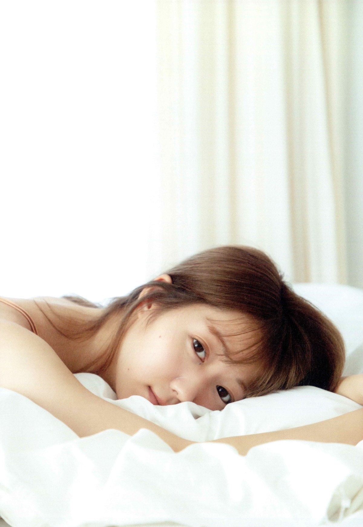 Photobook 2021 03 15 Emiri Otani 大谷映美里 1st Photobook The Person I Like B 0030 8102727385.jpg