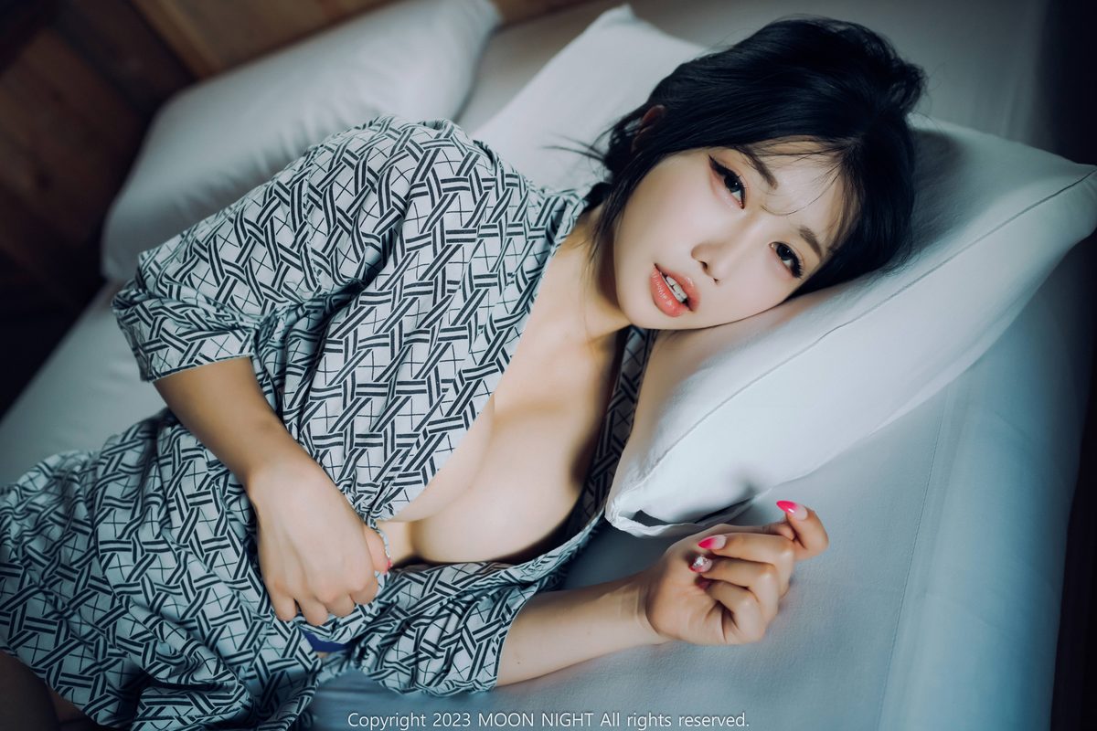 Moon Night Snap Yunjin Digital Photobook S Ver 0039 0692115077.jpg