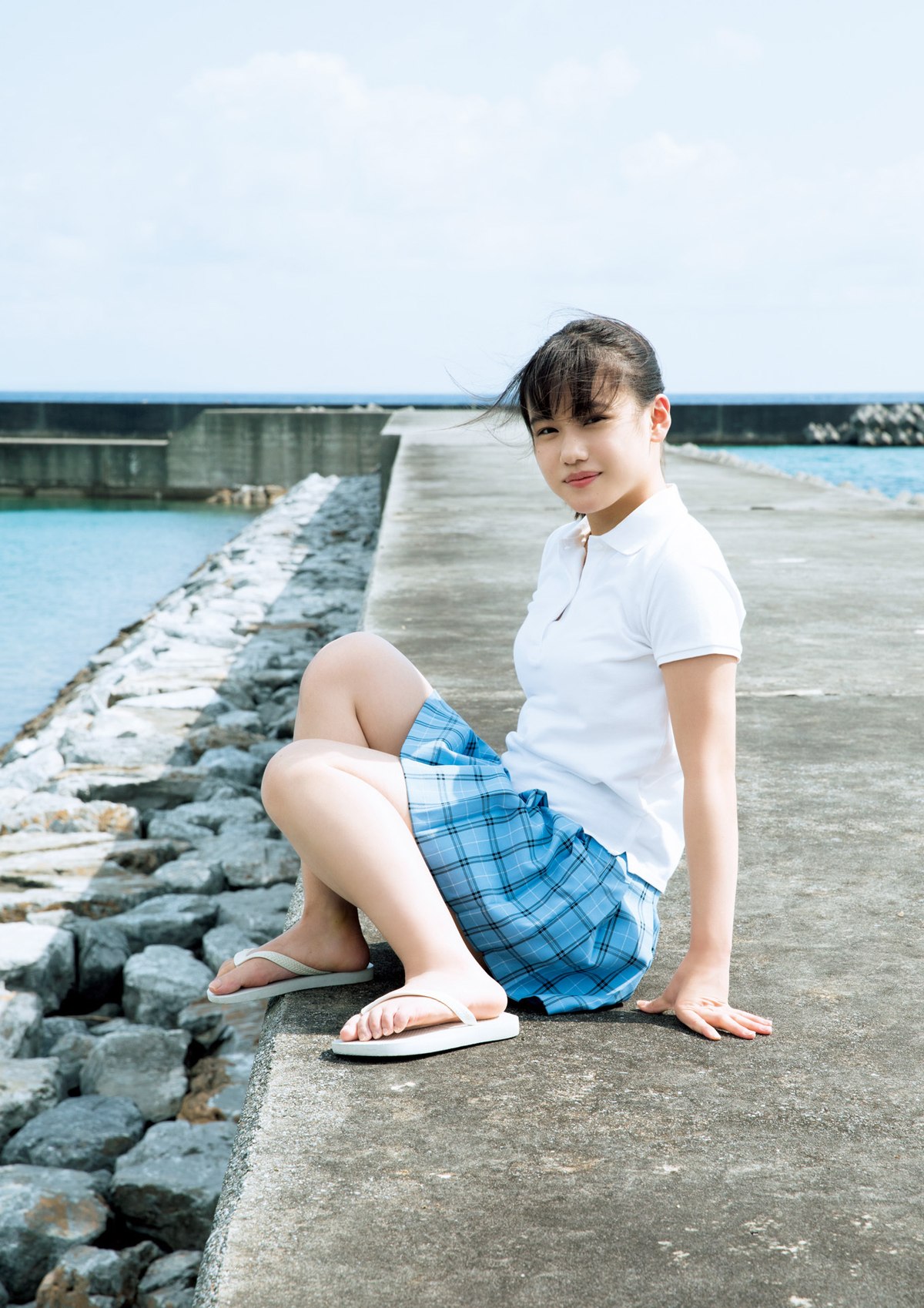 Photobook 2019 08 27 Reina Yokoyama 横山玲奈 REINA Is Eighteen 0036 5285098396.jpg