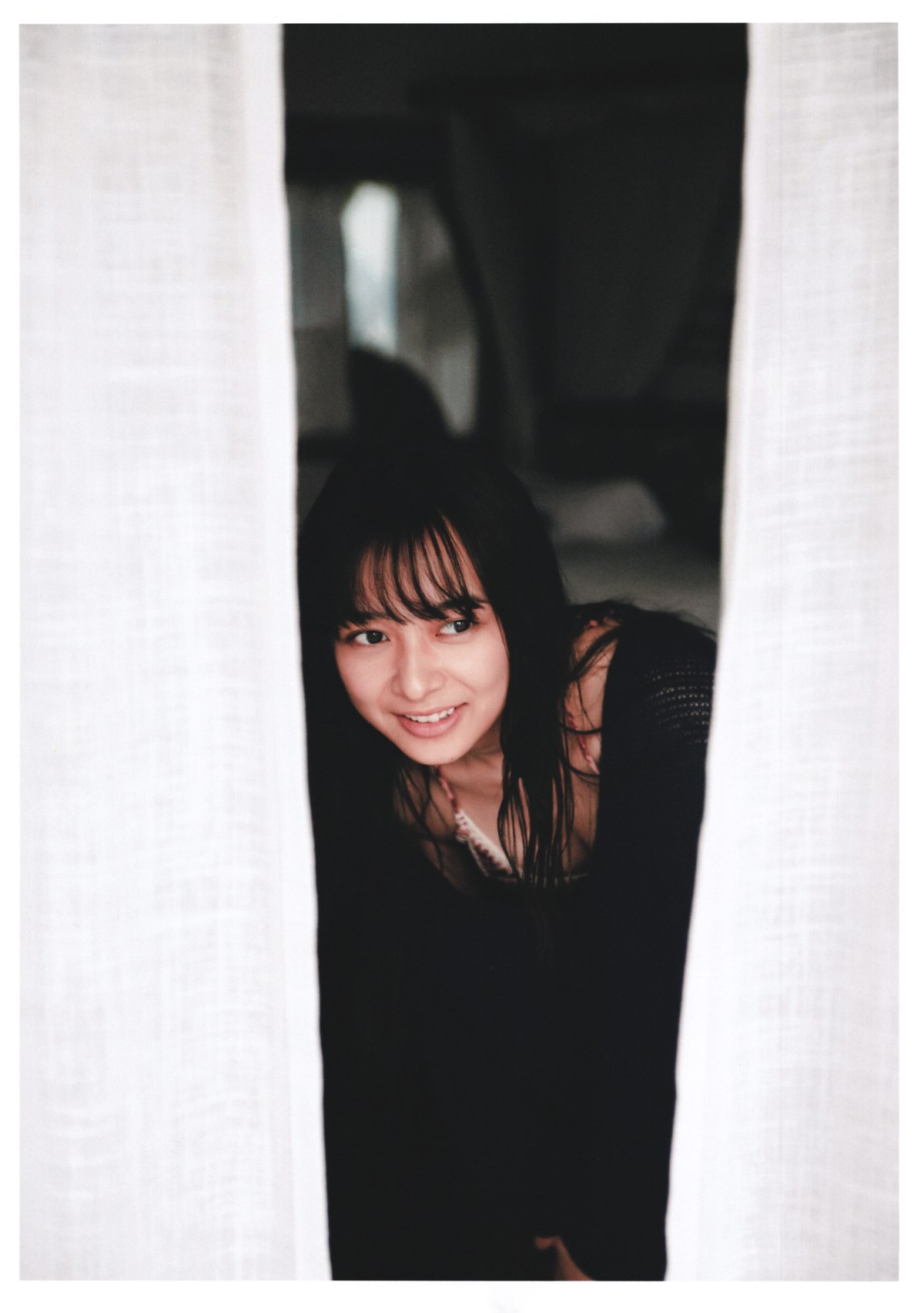 Photobook 2020 11 10 Ayane Suzuki 鈴木絢音 1st Photobook The Angle Of The Light 0088 2335163202.jpg