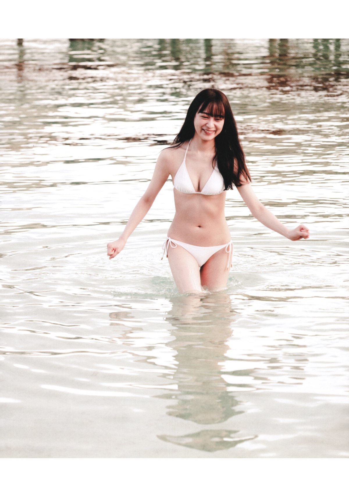 Photobook 2020 11 10 Ayane Suzuki 鈴木絢音 1st Photobook The Angle Of The Light 0106 1106744769.jpg