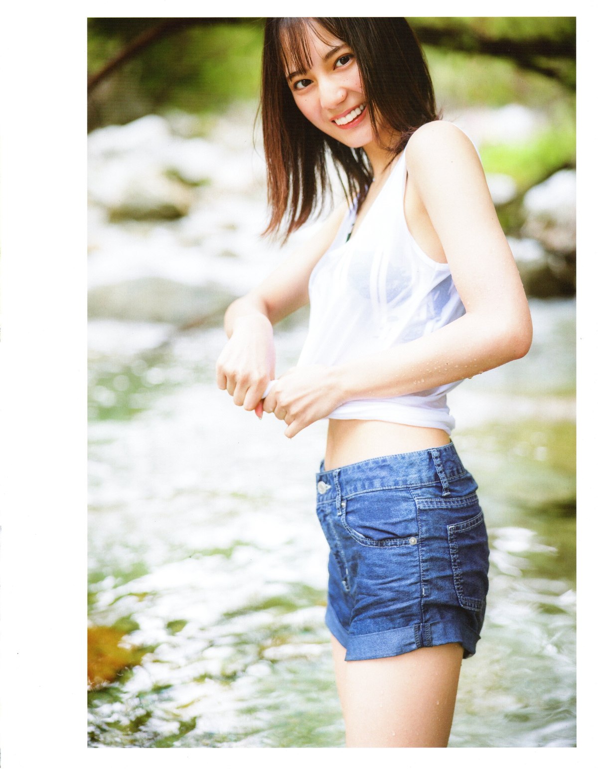 Photobook 2021 06 29 Nao Kosaka 小坂菜緒 1st Photobook Who Are You B 0031 2739468795.jpg