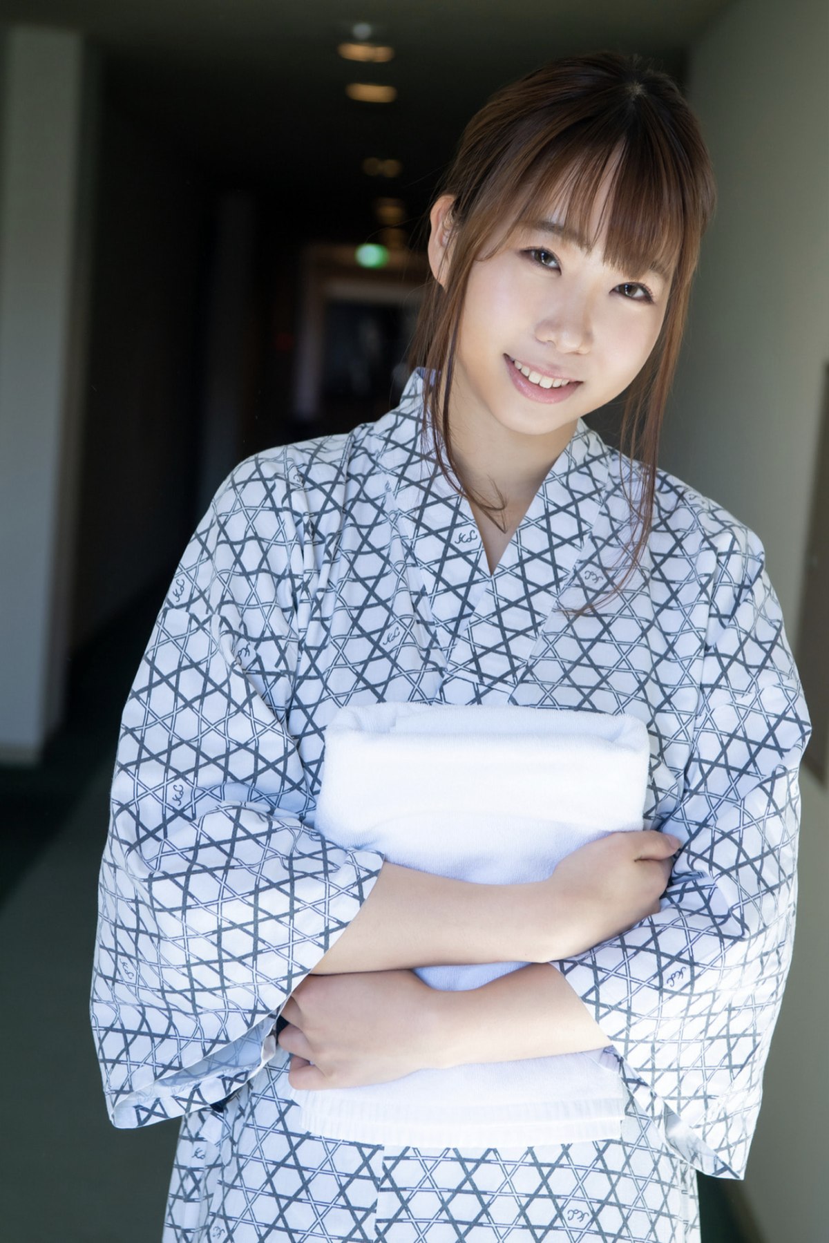 Photobook 2022 02 25 Io Hayami 早見依桜 Gravure Photobook 0019 2456768104.jpg